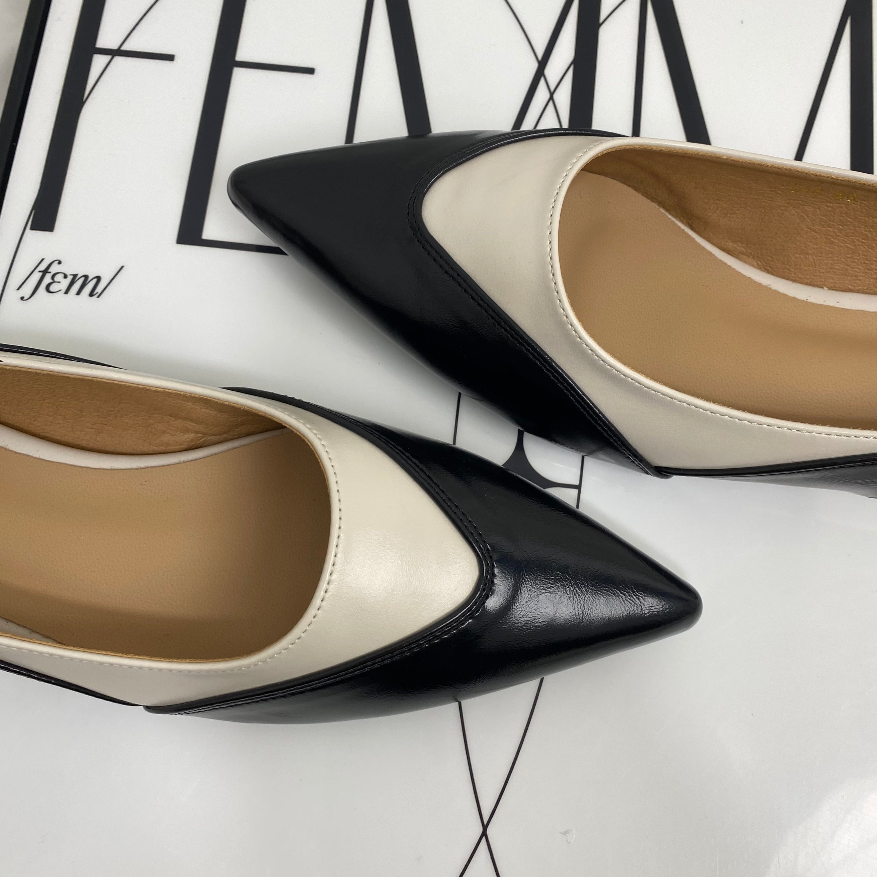 Two-Tone Pointed-Toe Low Heels