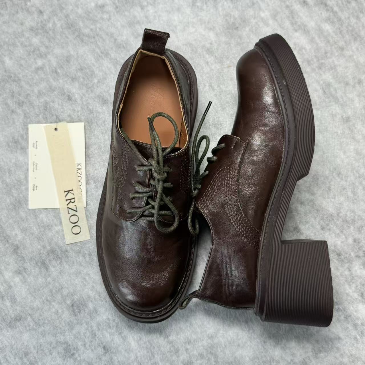 Round-toed and thick-soled small leather shoes