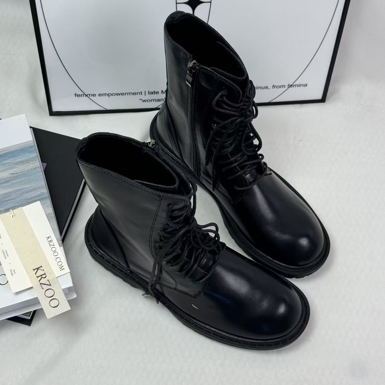 Martin ankle boot with thin high heels and laces