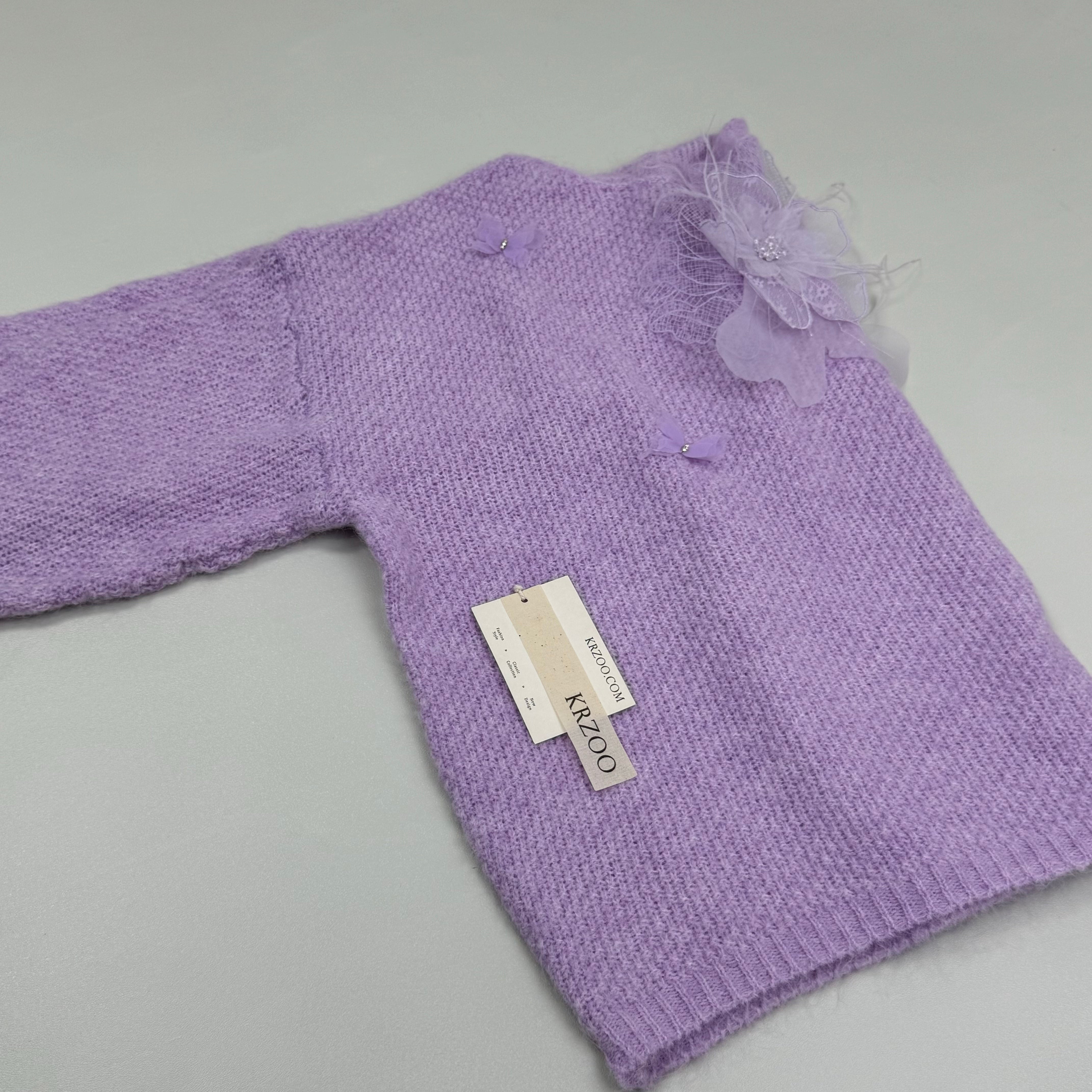 Three-dimensional netted flowered sweater