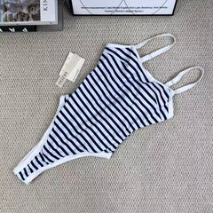 Color-blocked one-piece swimming suit