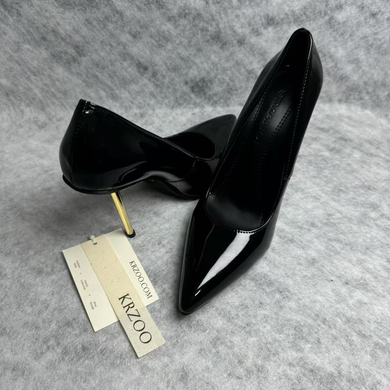 Metal tip ultra-fine heel black lacquered leather high heels