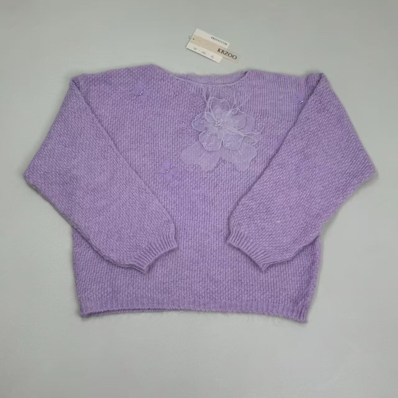 Three-dimensional netted flowered sweater