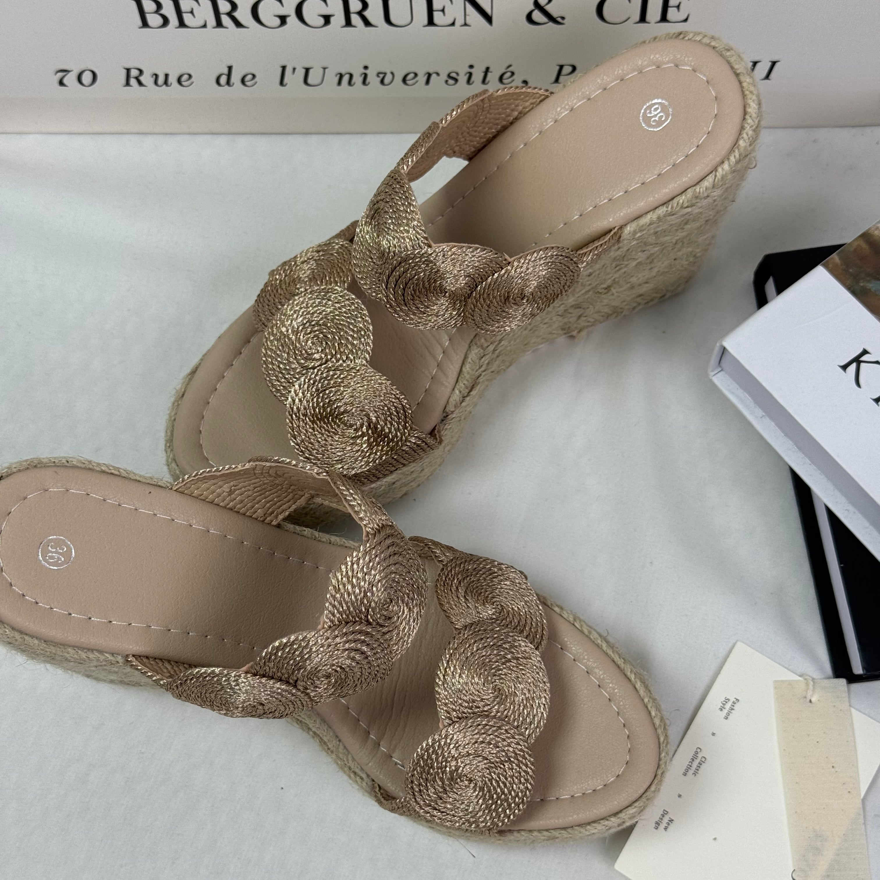 Woven grass wedge waterproof platform shoes