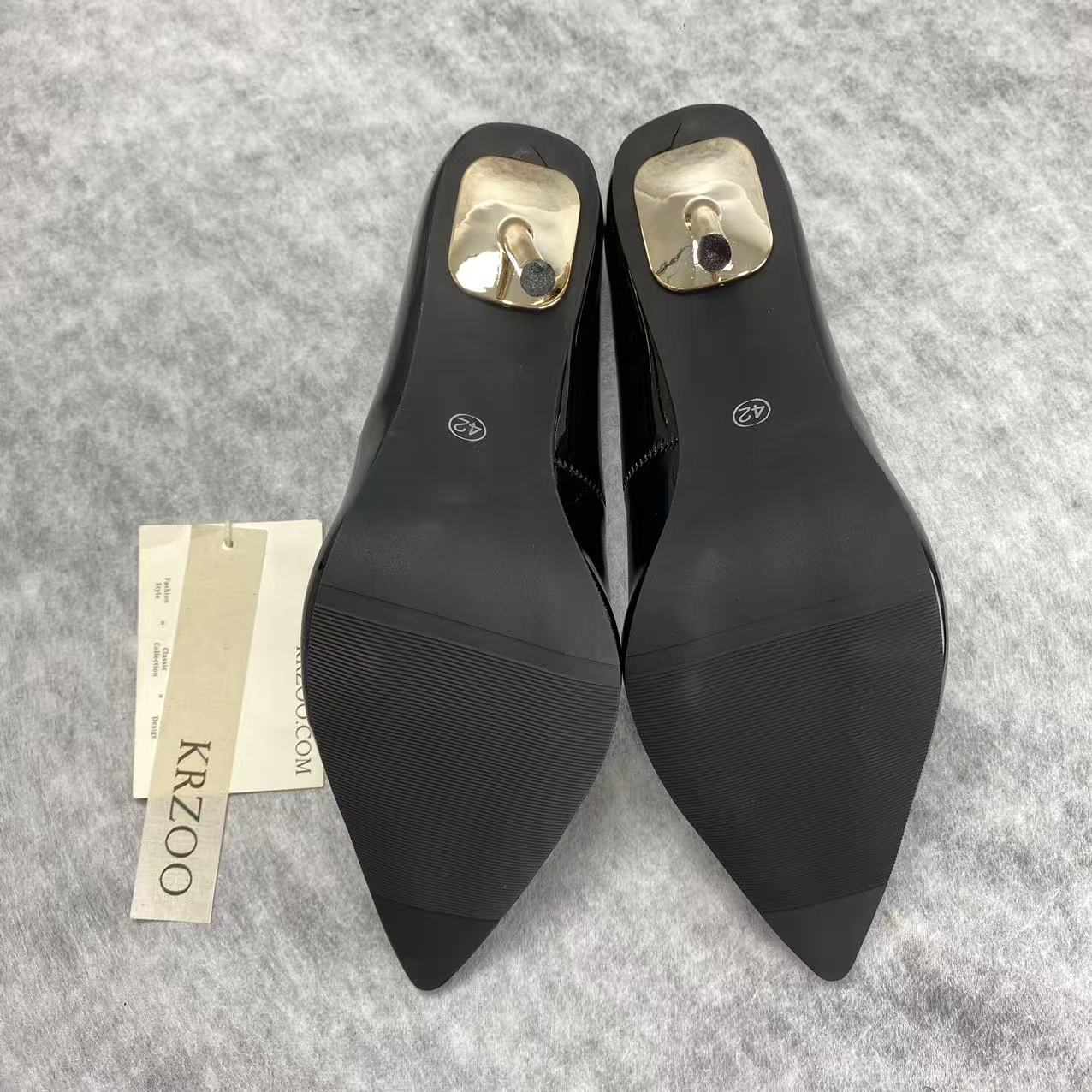 Metal tip black lacquered leather high heels