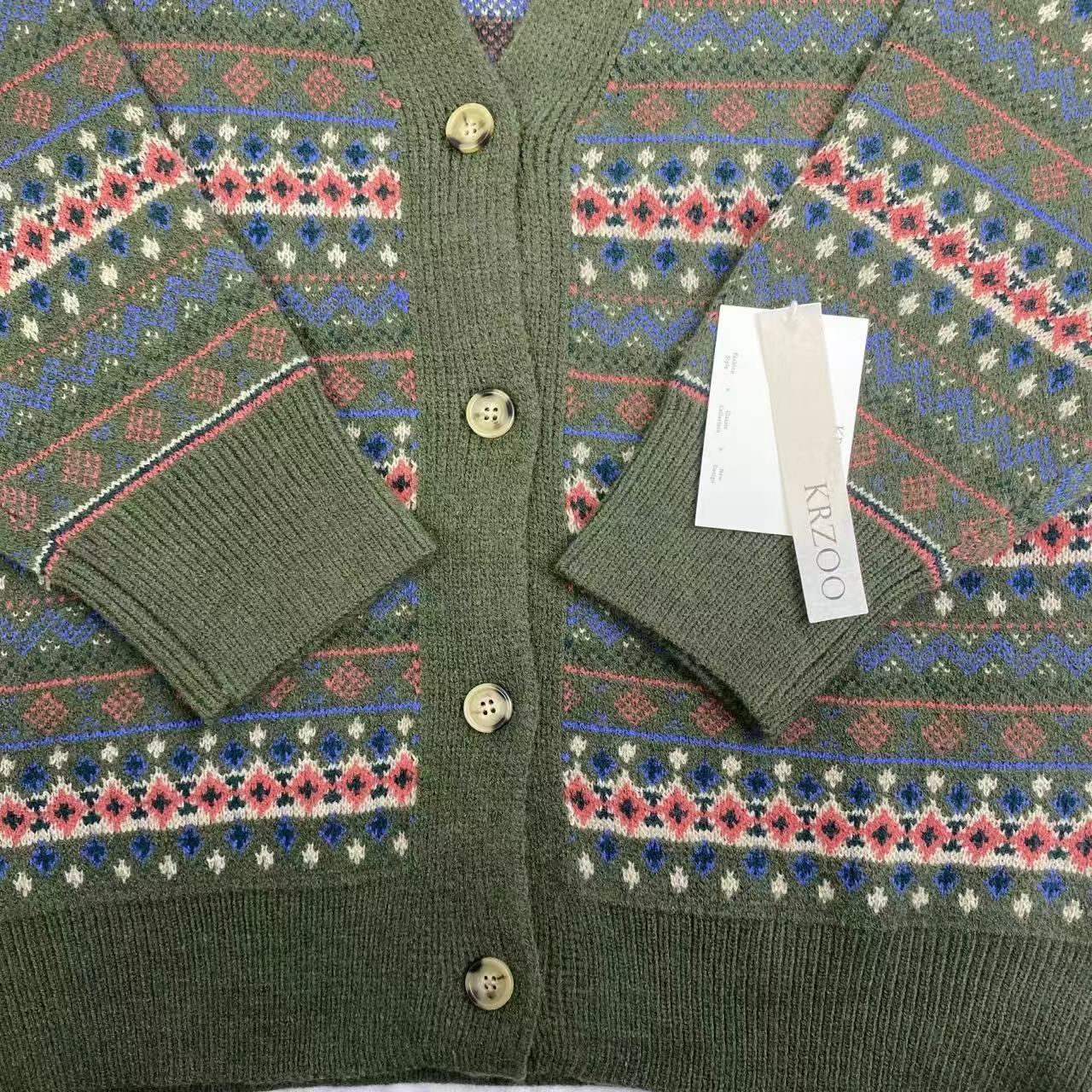 Loose color-matched collar knit cardigan sweater