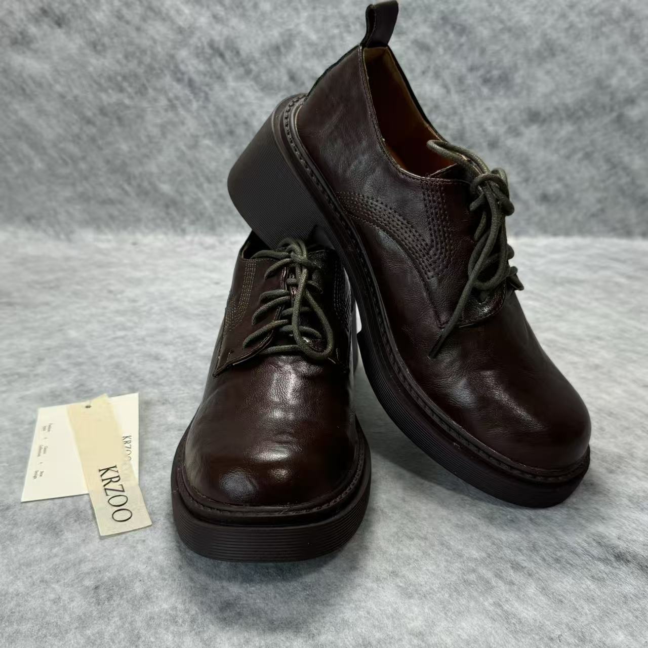 Round-toed and thick-soled small leather shoes