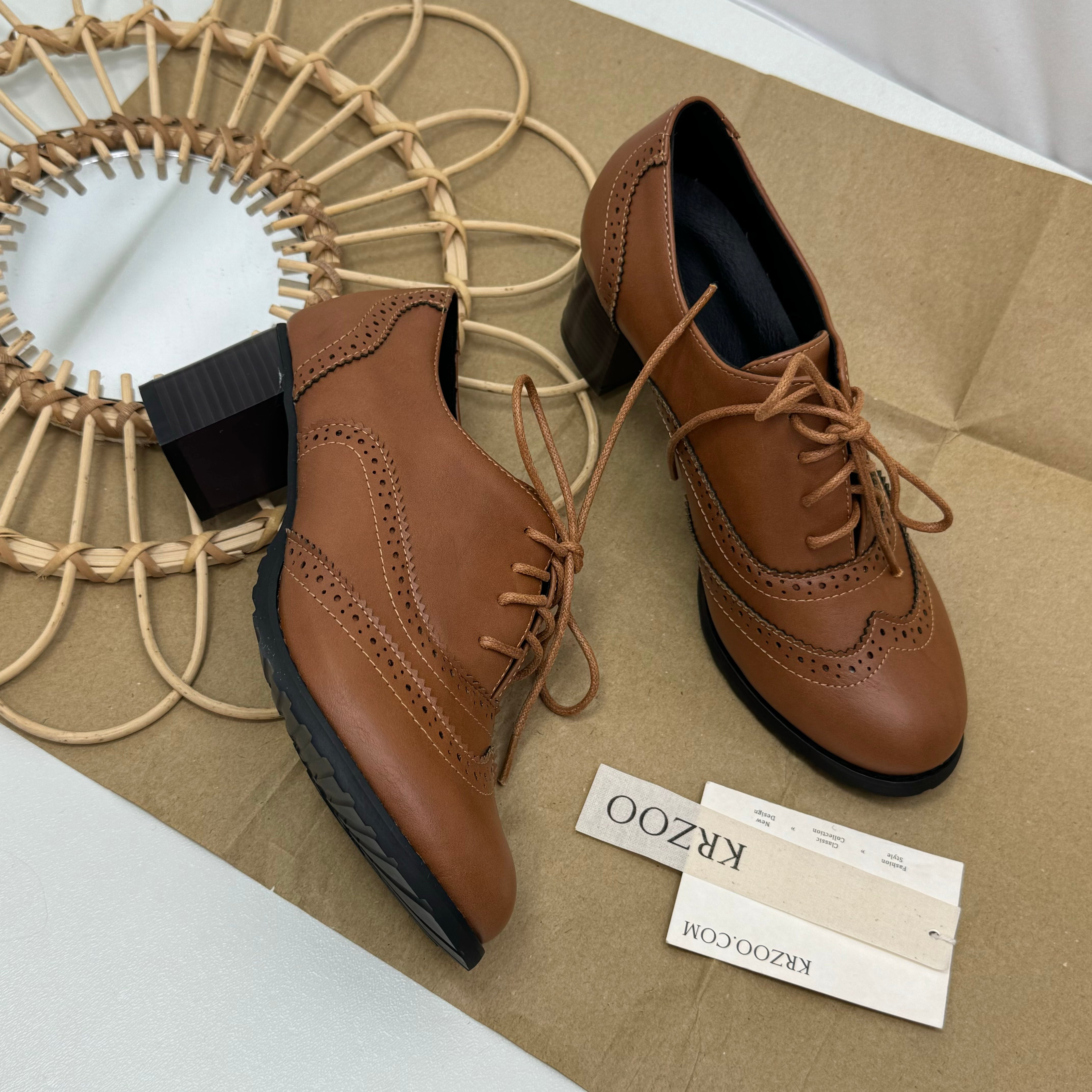 Embroidered British-style small leather shoes