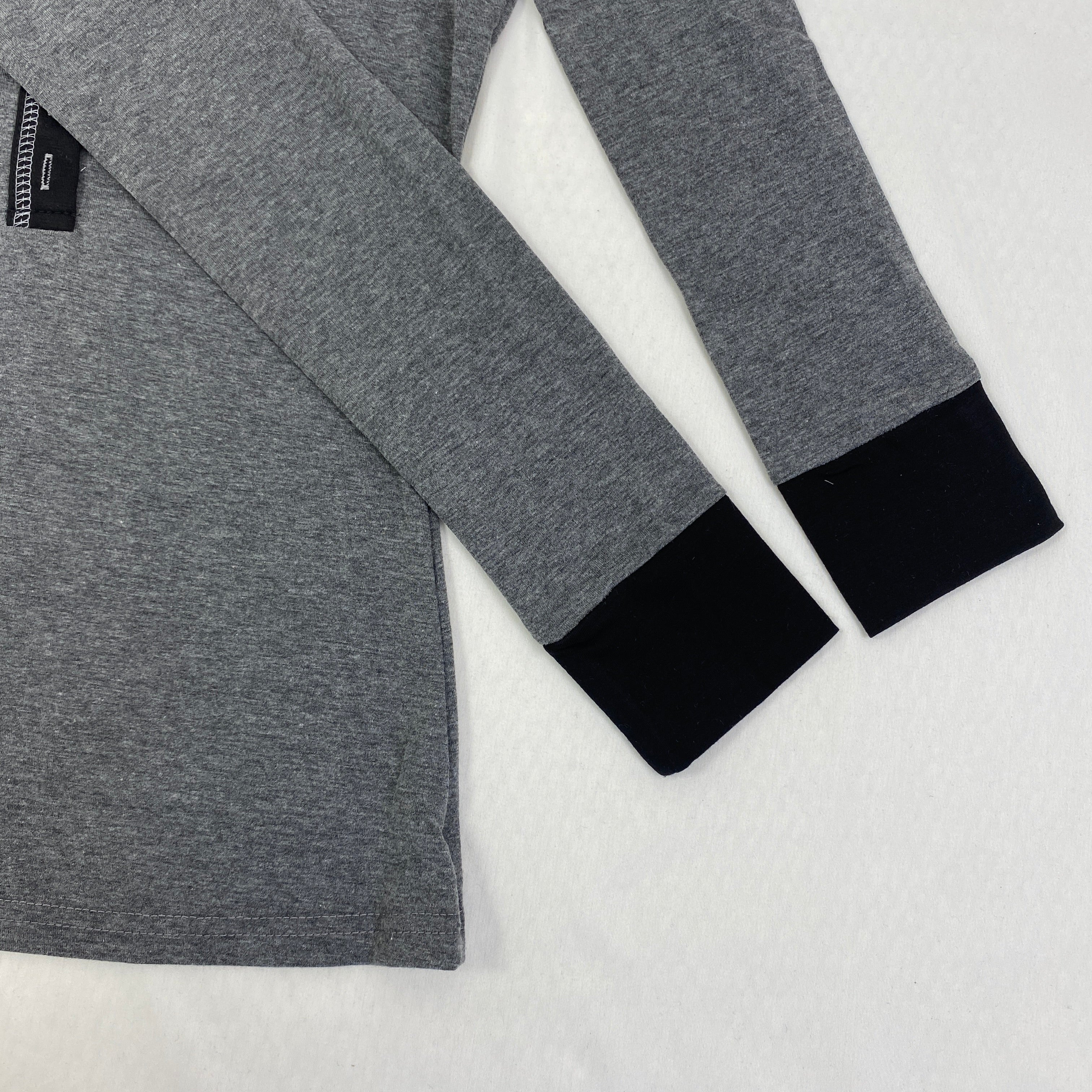 Contrasting-color knitted fitted base top