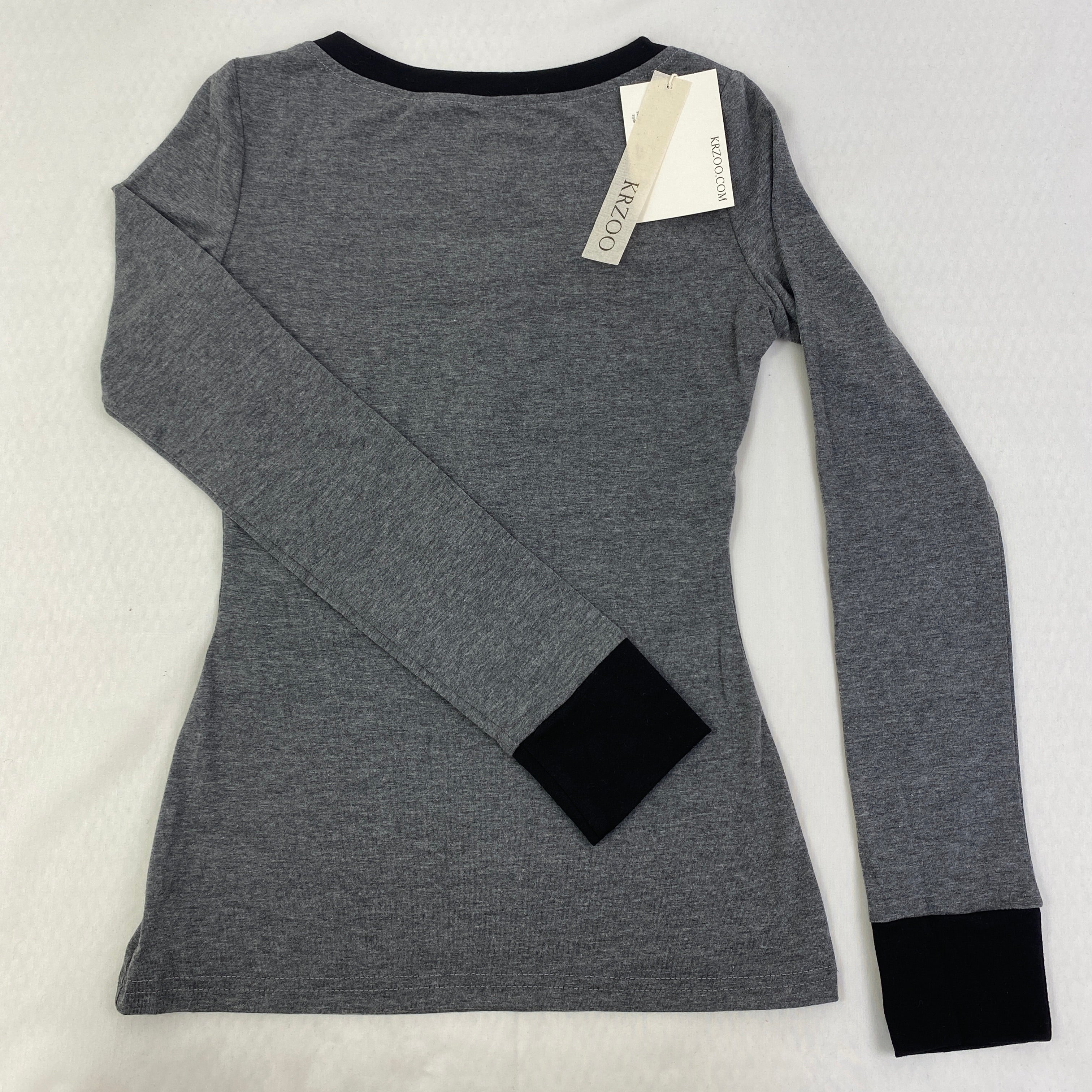 Contrasting-color knitted fitted base top