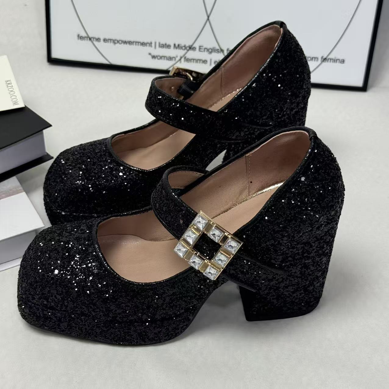 Pleated pointed-toe low-heeled shoes