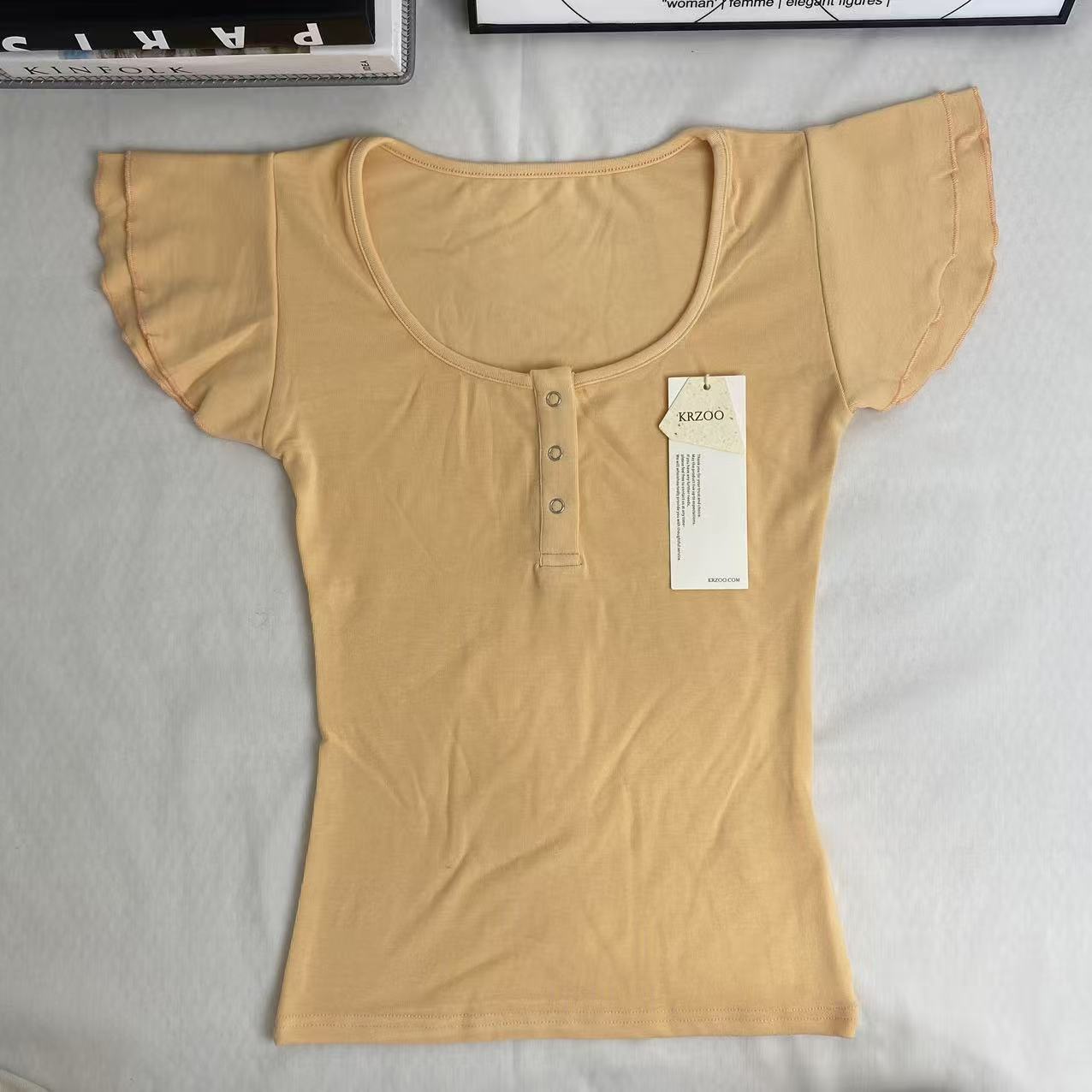U-neck short puff-sleeved solid-color T-shirt