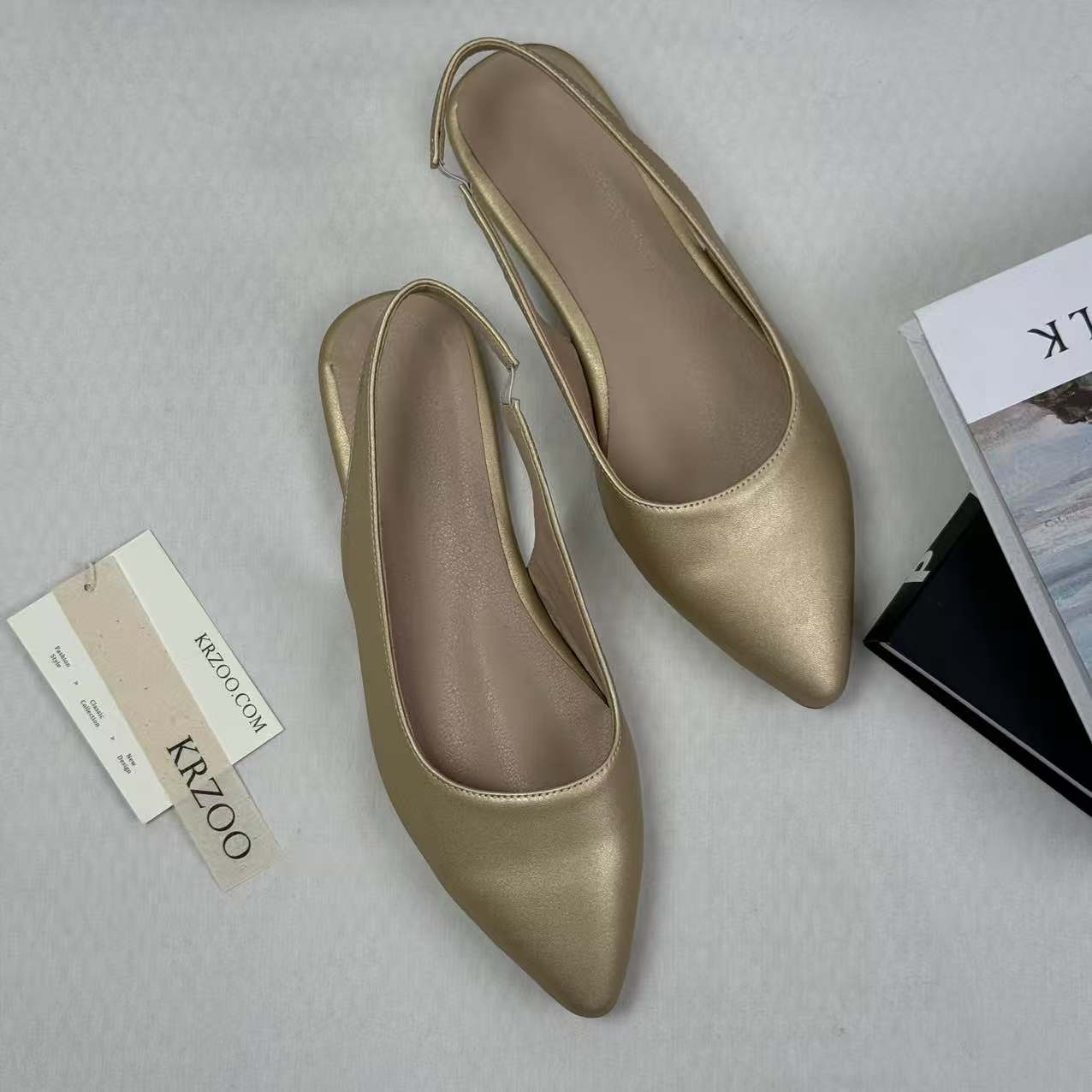 Lace-up pointed-toe flat shoes
