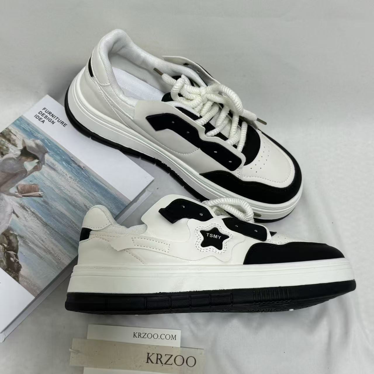 Lightweight Thick-Soled Casual Sneakers