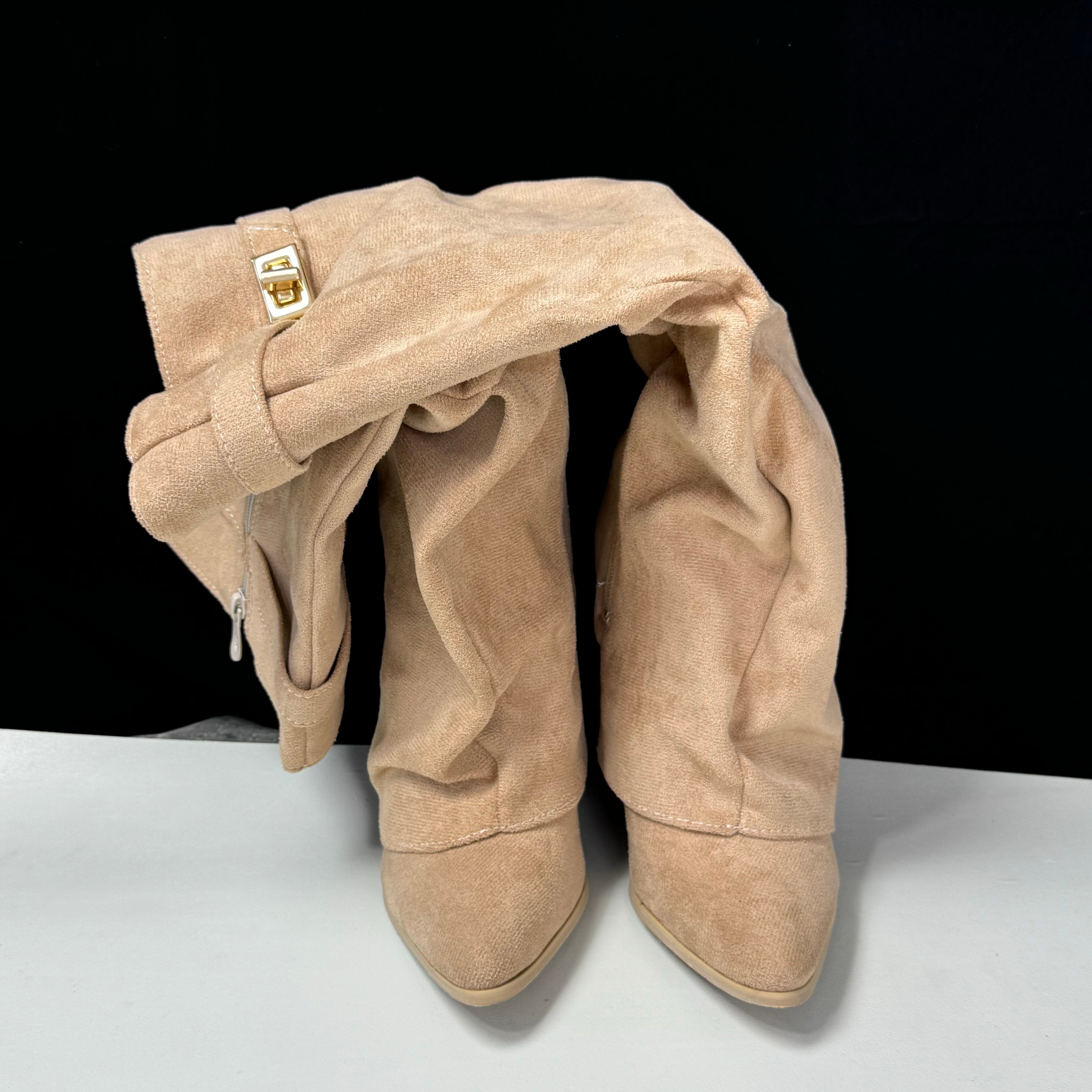 Pointed pleated metal buckle mid-length boots