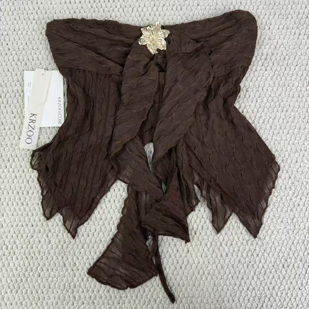 Irregular leaf-shaped sleeveless top with straps