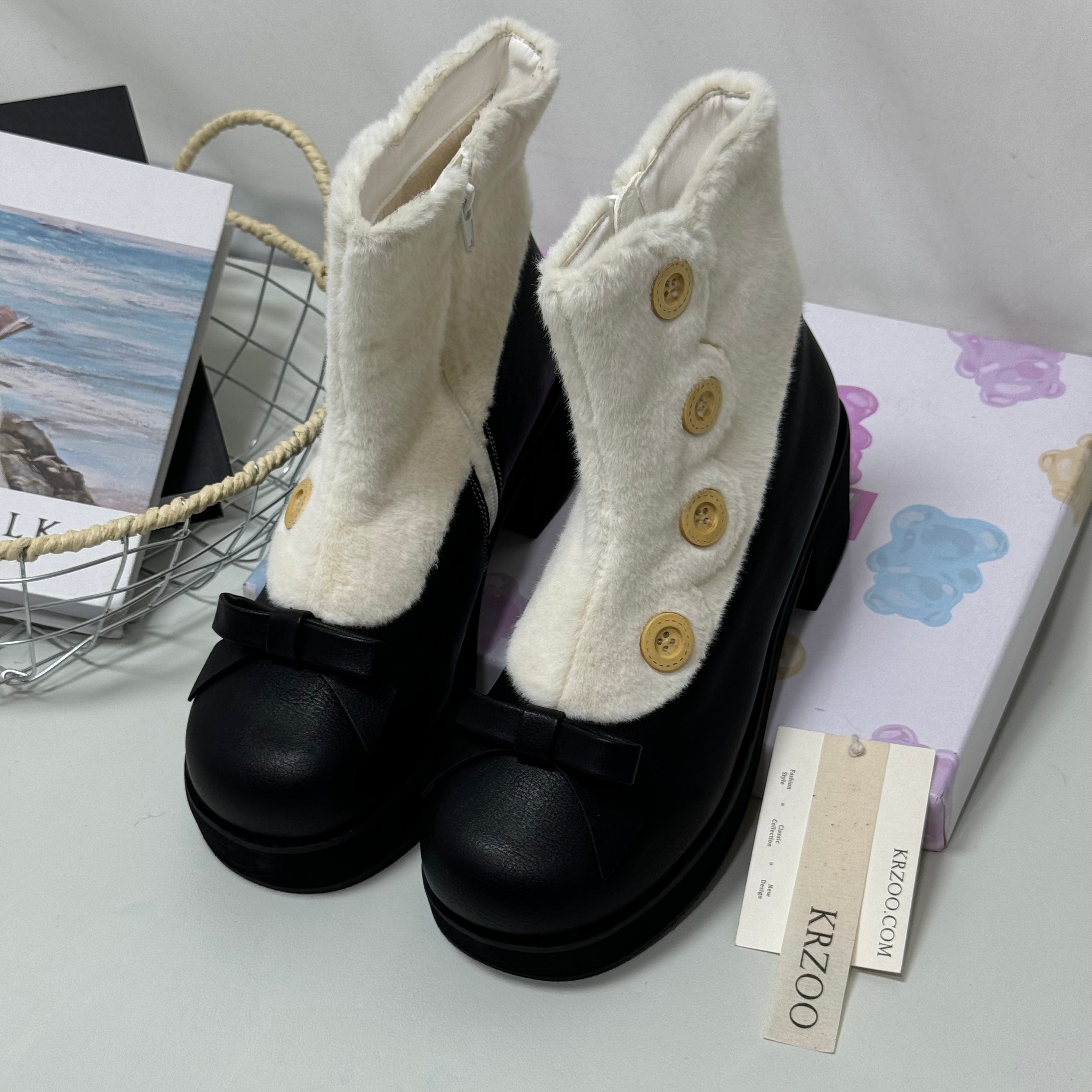 Short boots with round toes and thick low heels
