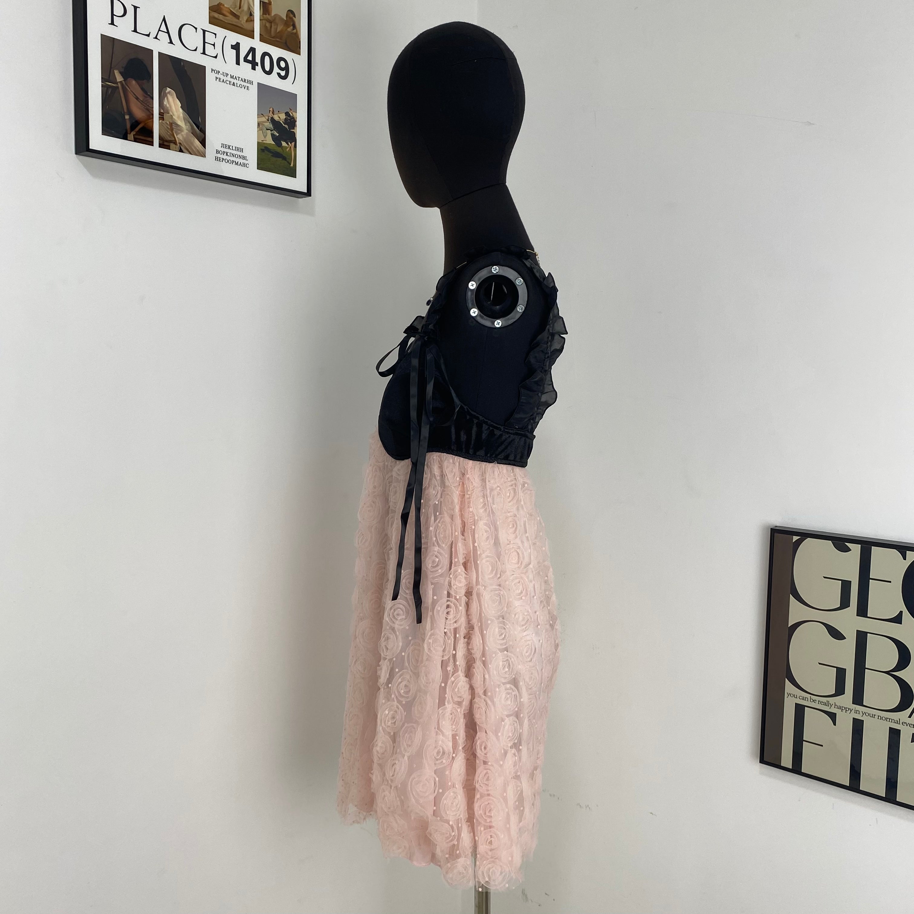 Elegant Lace-Trimmed Floral Mini Skirt