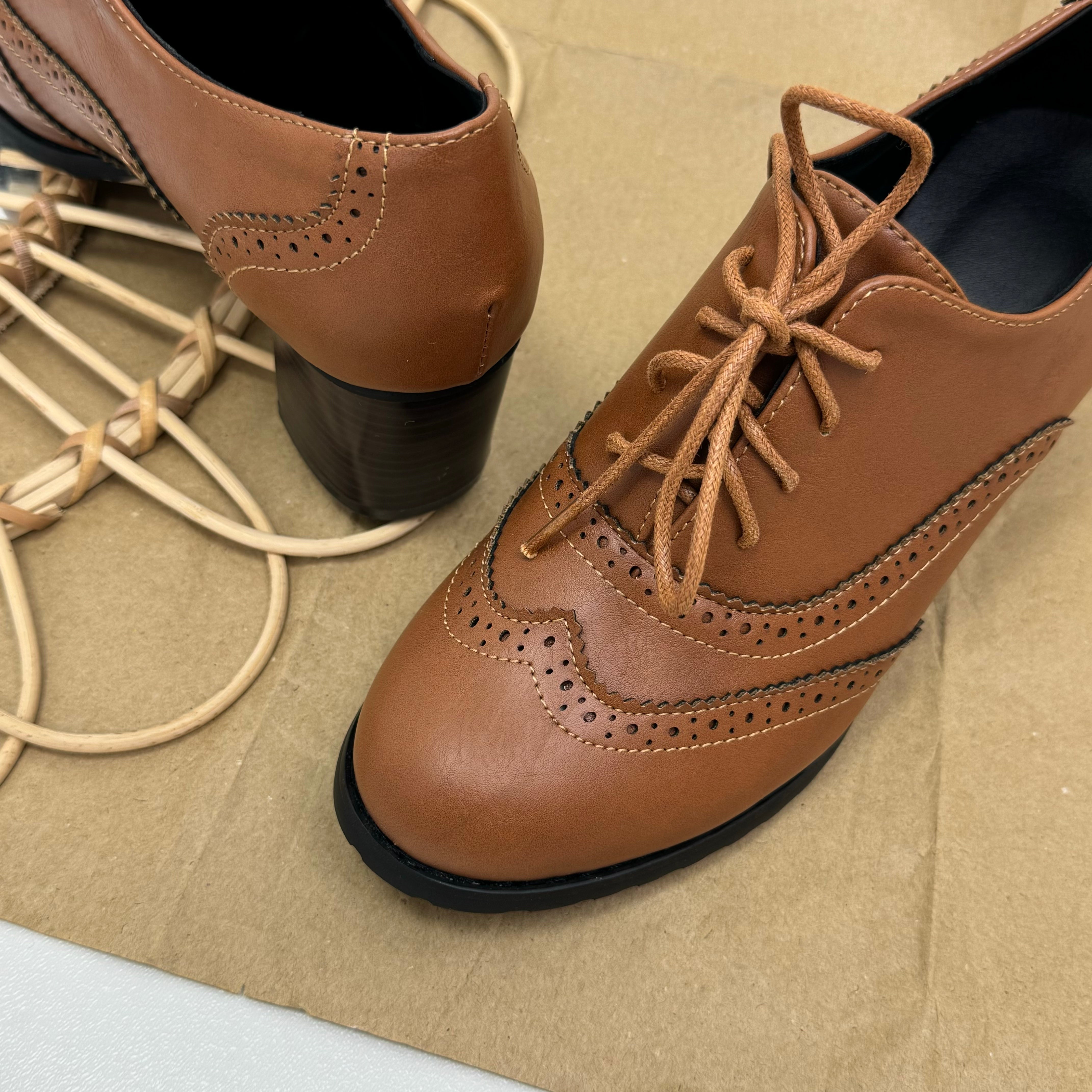 Embroidered British-style small leather shoes