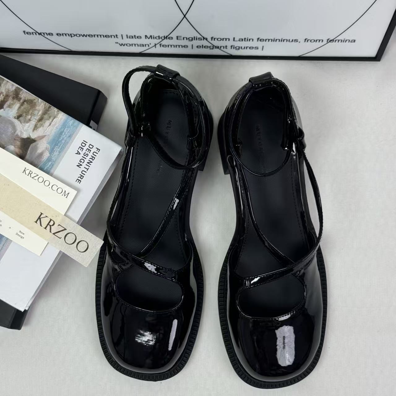 Crossed buckle leather high-heeled shoes