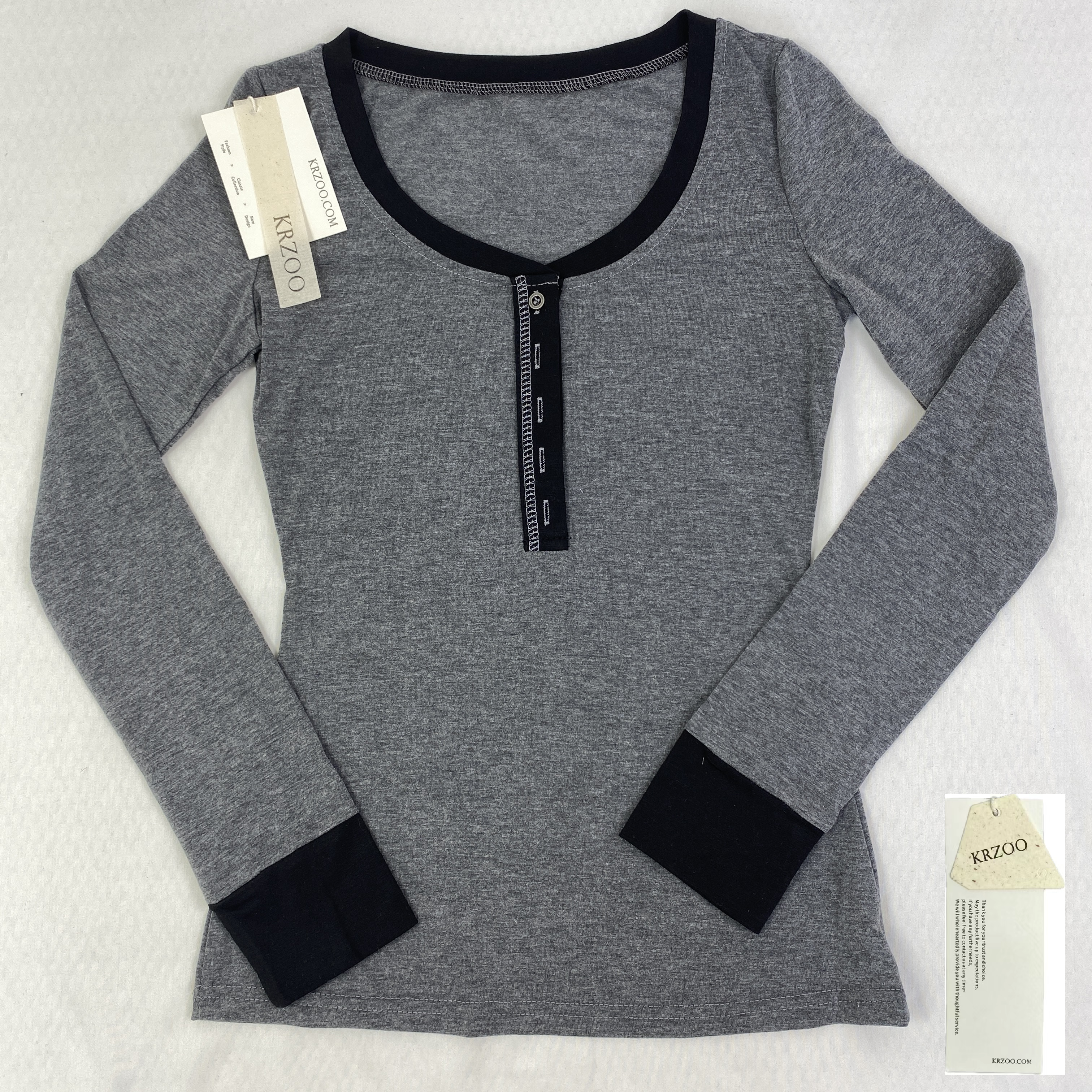 Contrasting-color knitted fitted base top