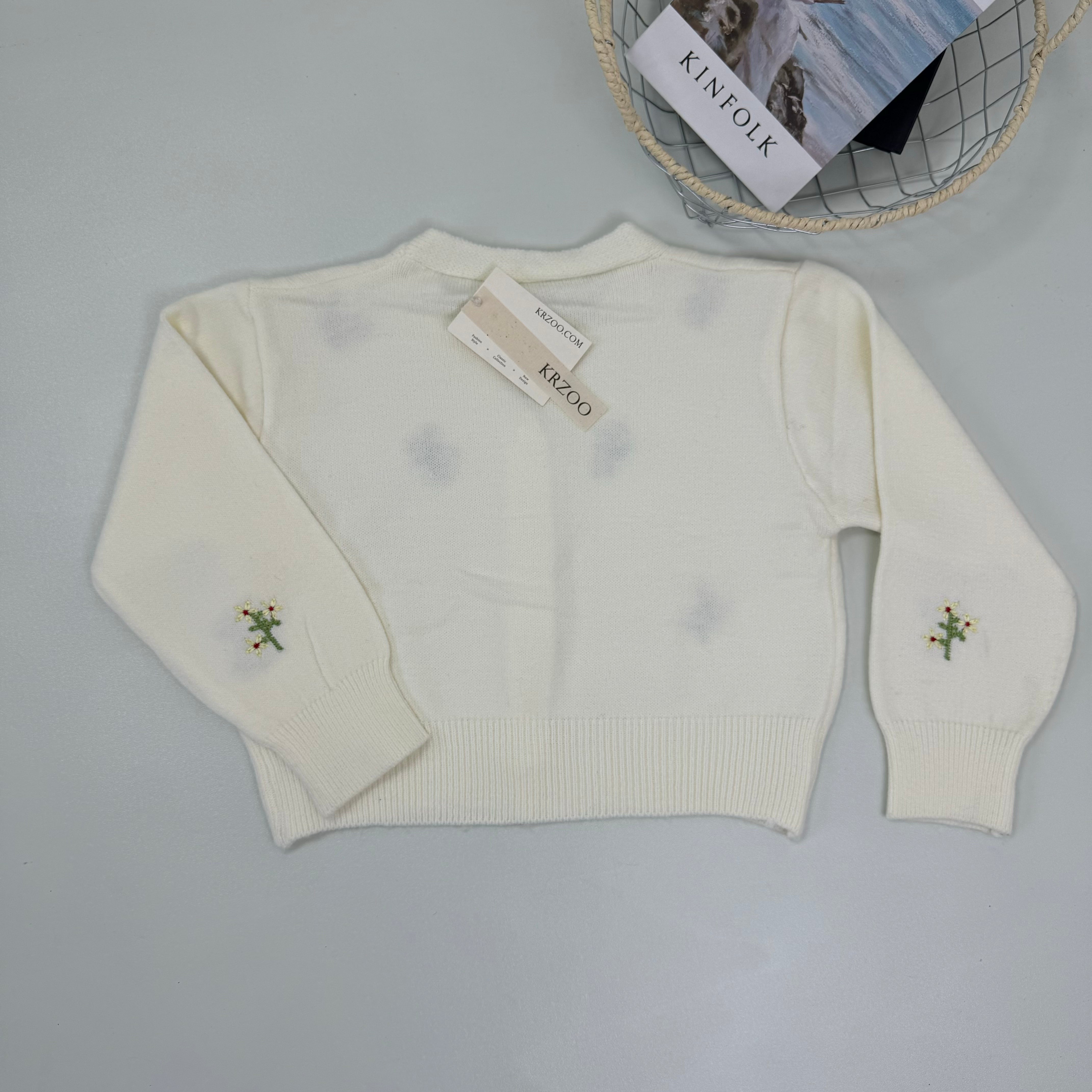 Embroidered short-sleeved sweater coat