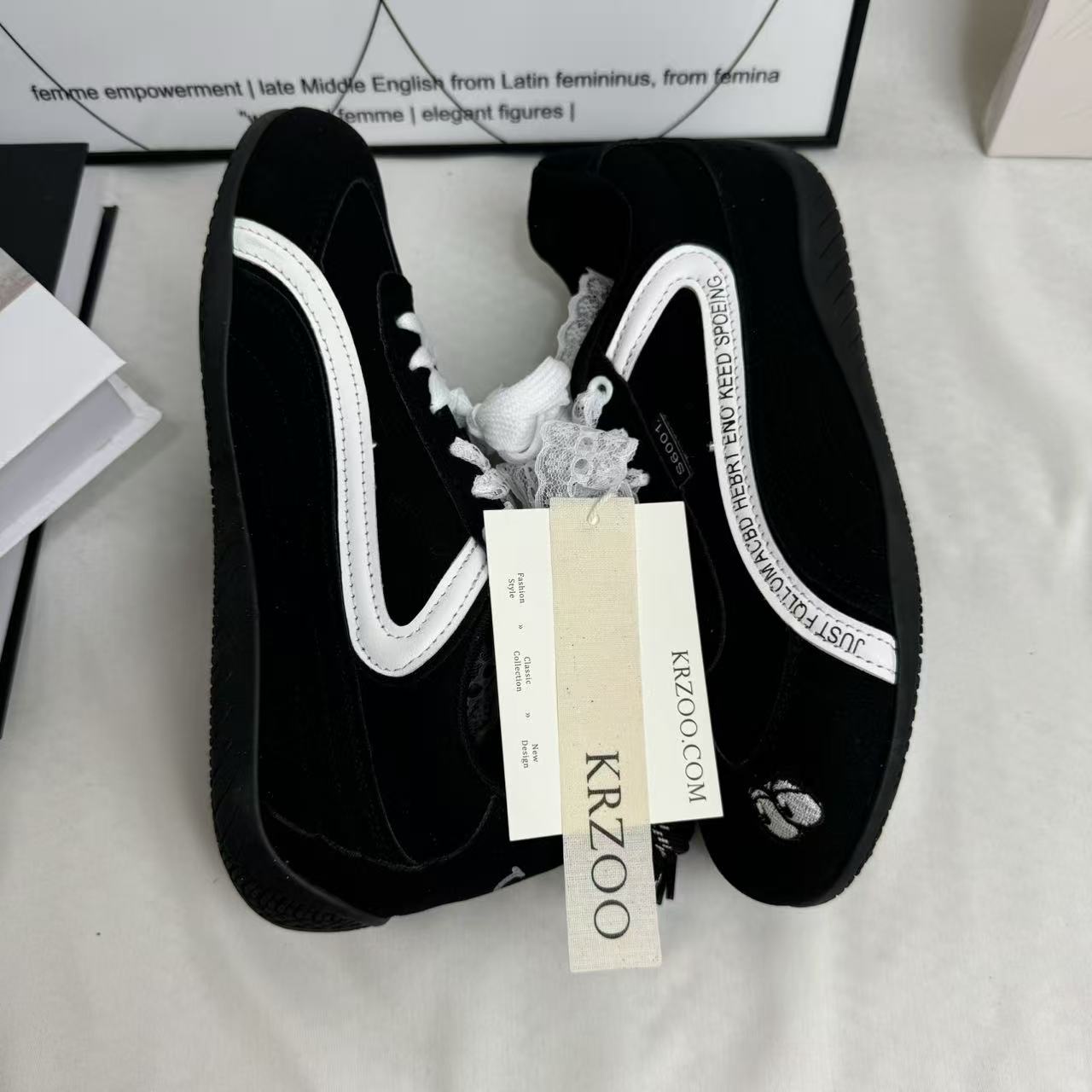 Soft sole training sports casual sneakers