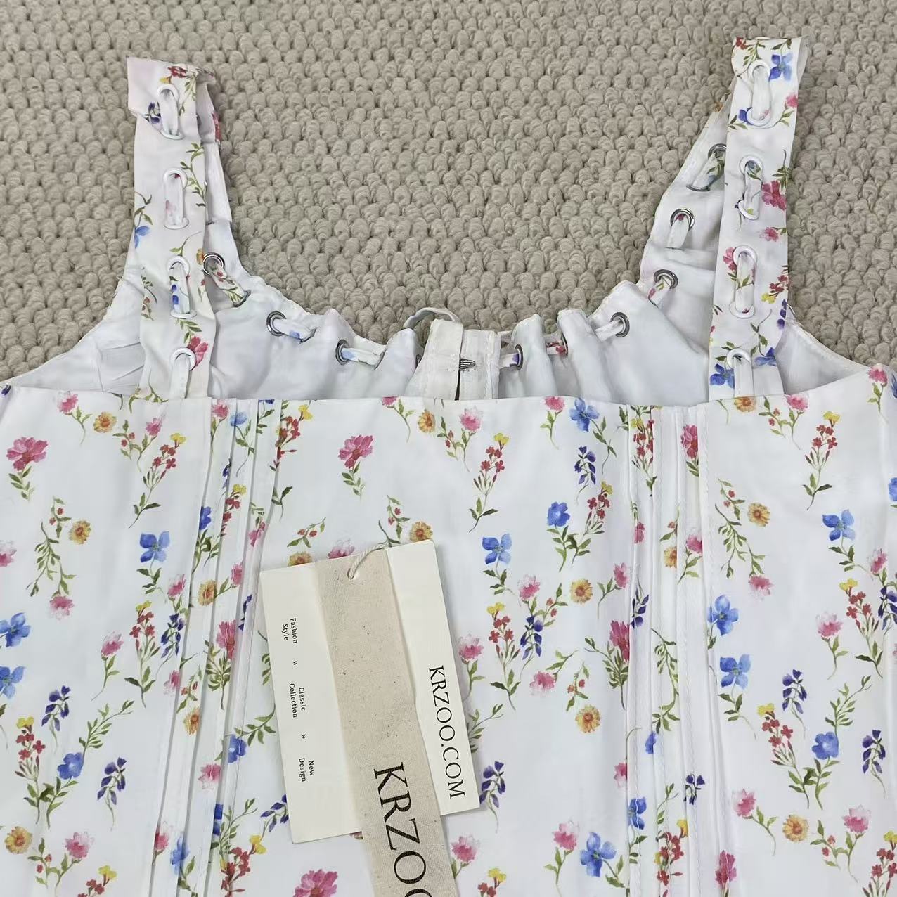Printed halter-neck short-sleeved top