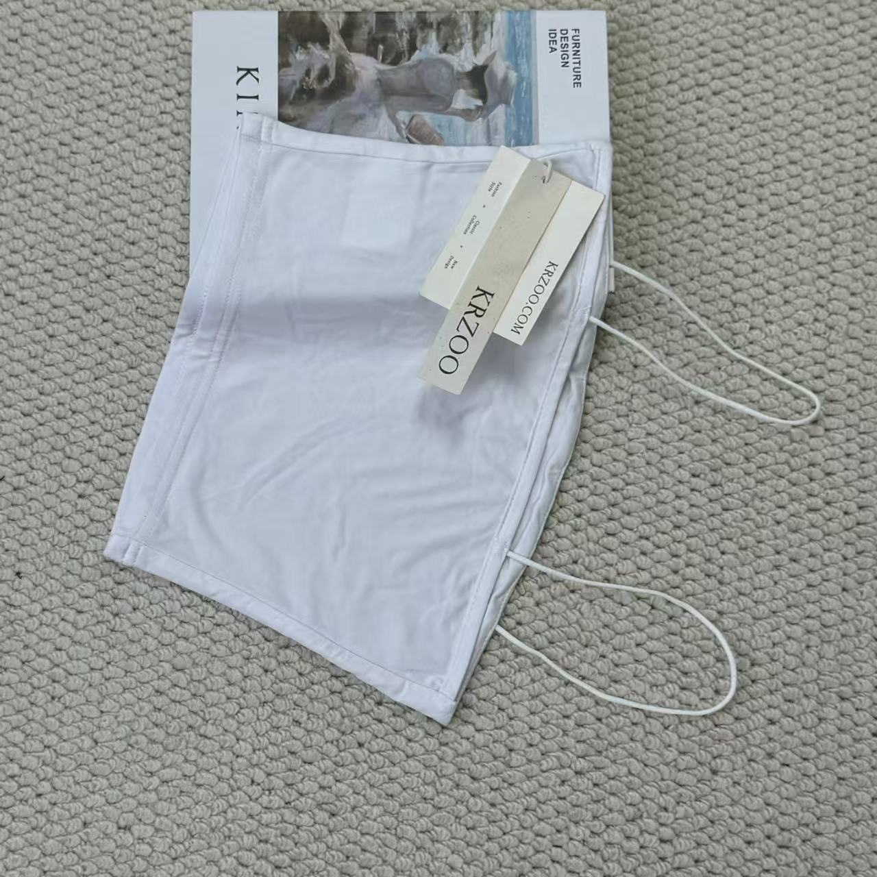 Backless tank top with suspenders