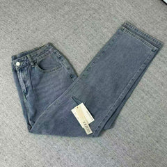 High-waist fringed fabric cutting through the jeans