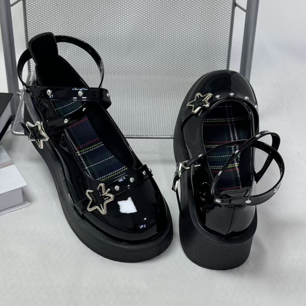Retro small leather shoes with thick soles
