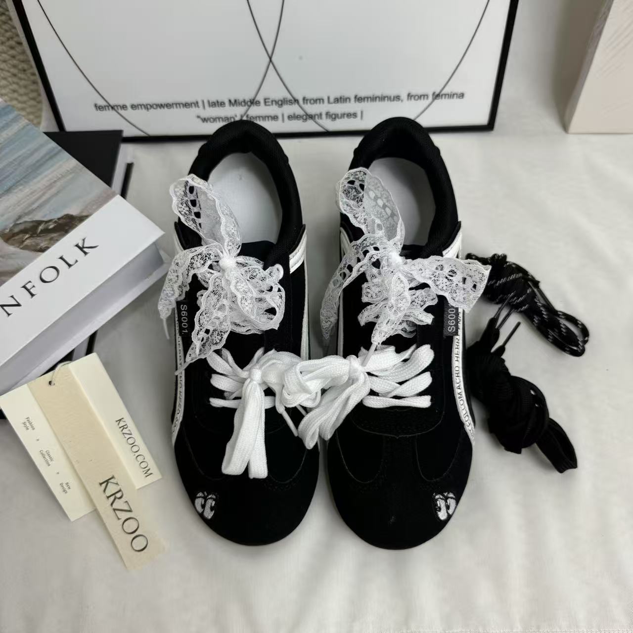 Soft sole training sports casual sneakers