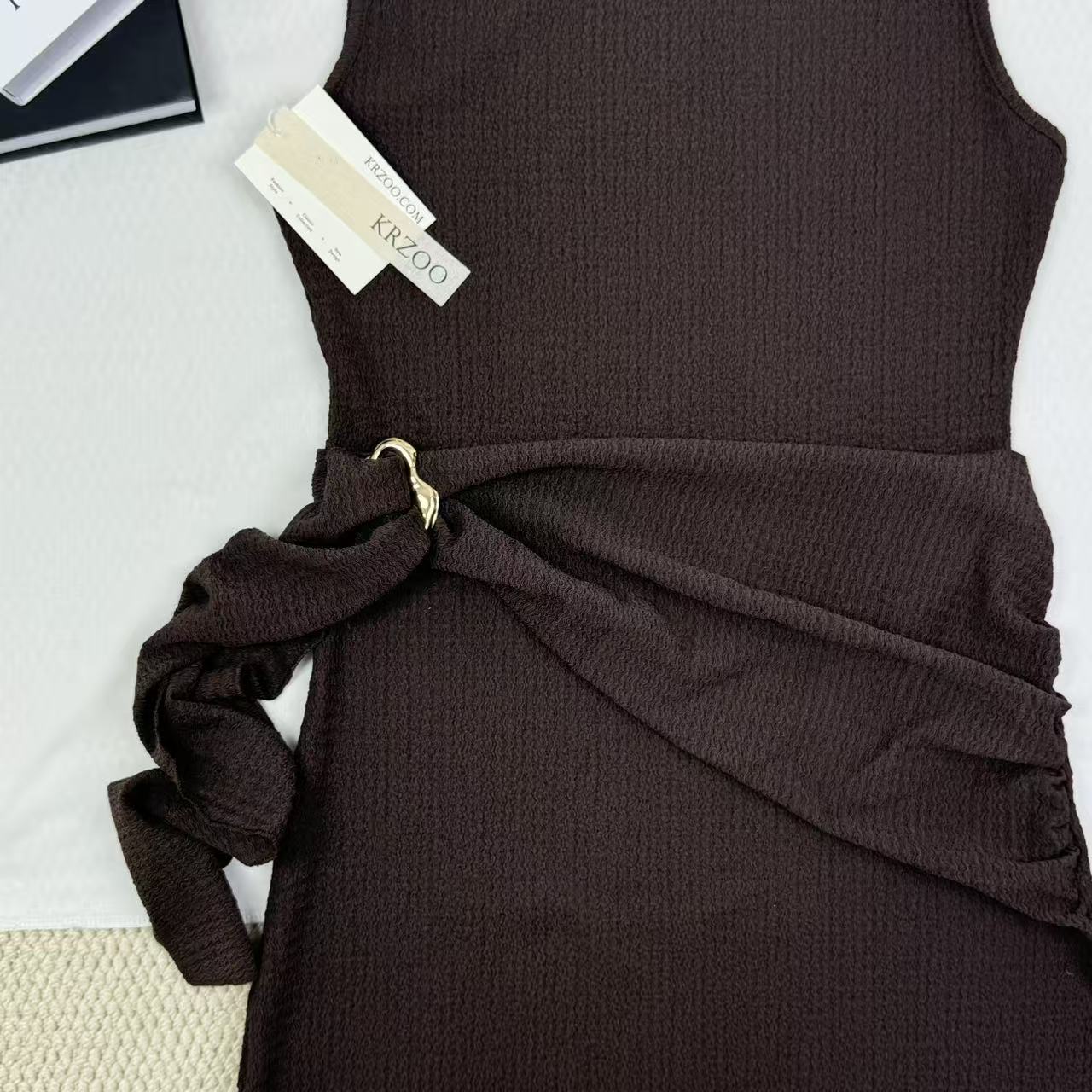 Knitted texture pattern metal snap closure dress