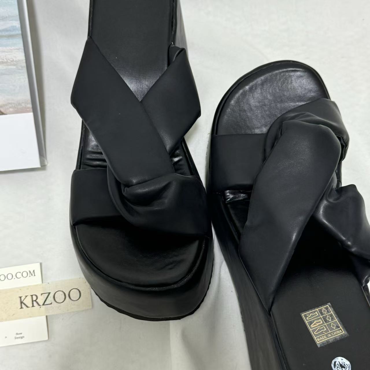 Color-Blocking Platform Slides