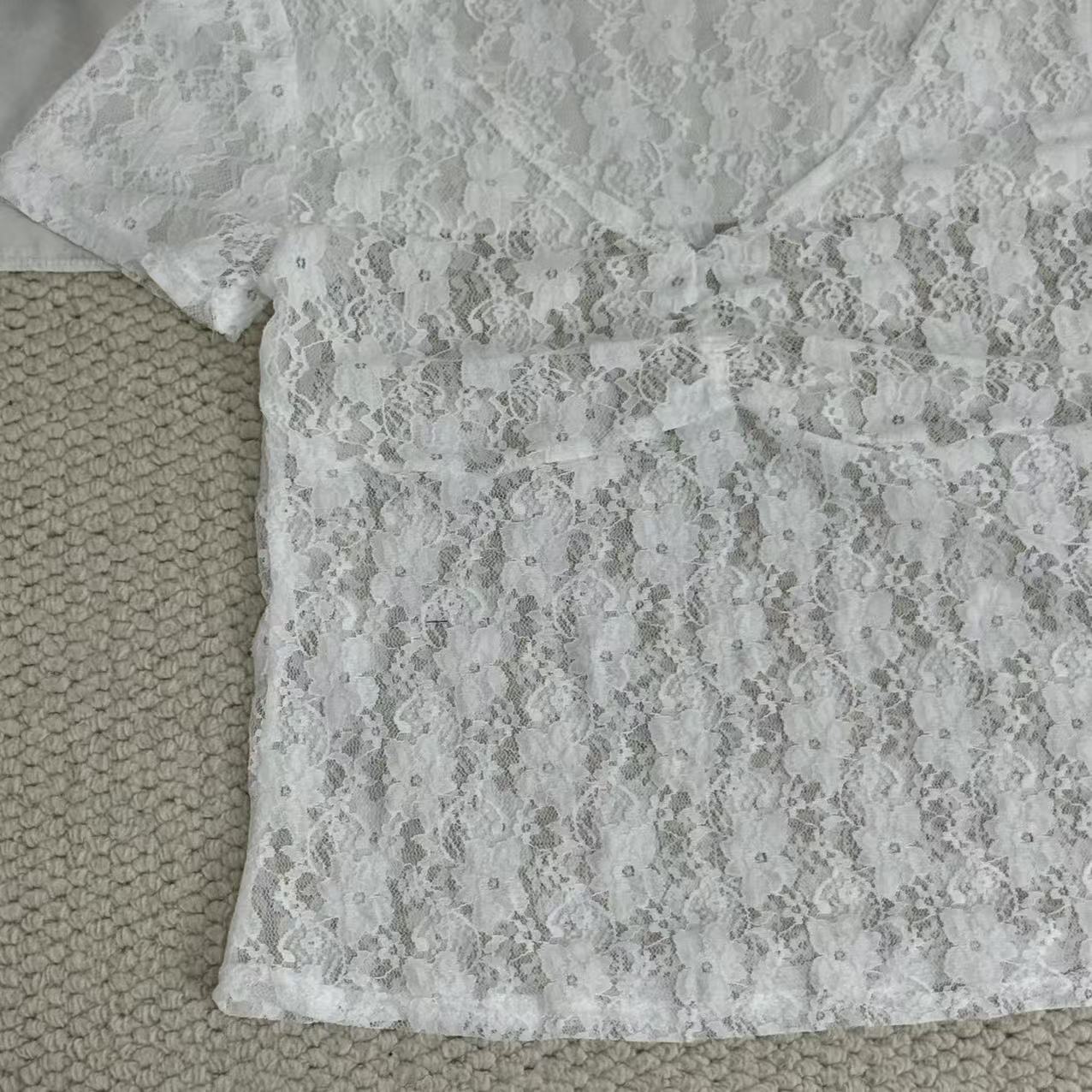 Slim-Fit V-Neck Lace Short-Sleeved Top
