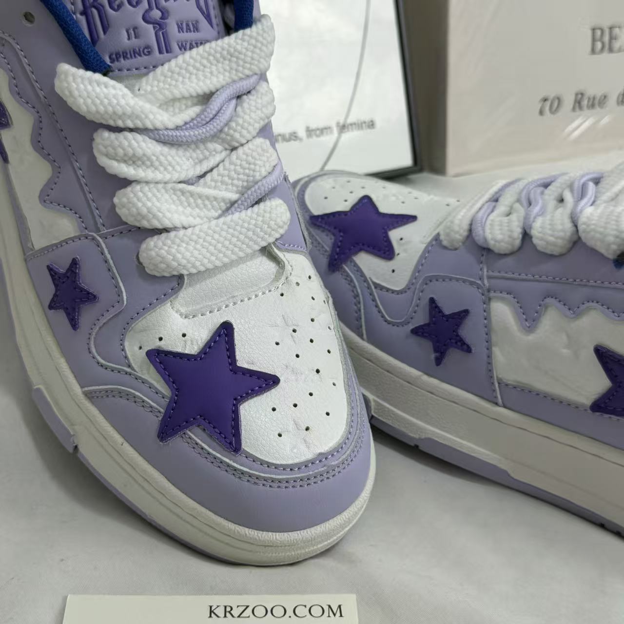 Heightening board shoes with star color contrast