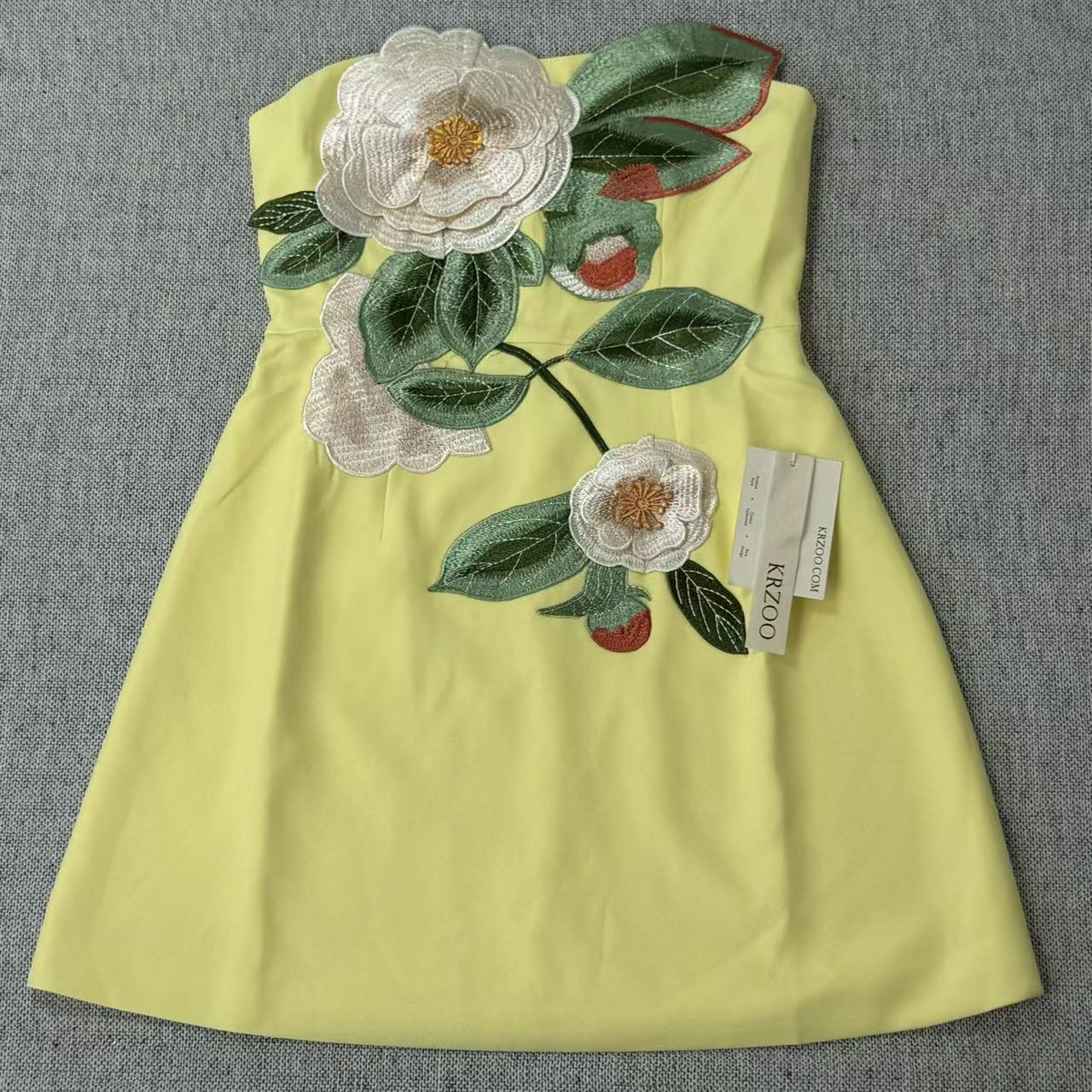 Strapless three-dimensional floral embroidery dress