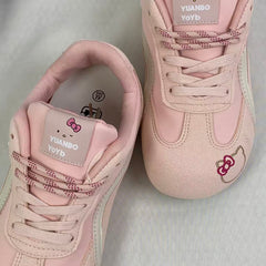 Round-toe casual sports shoes with laces