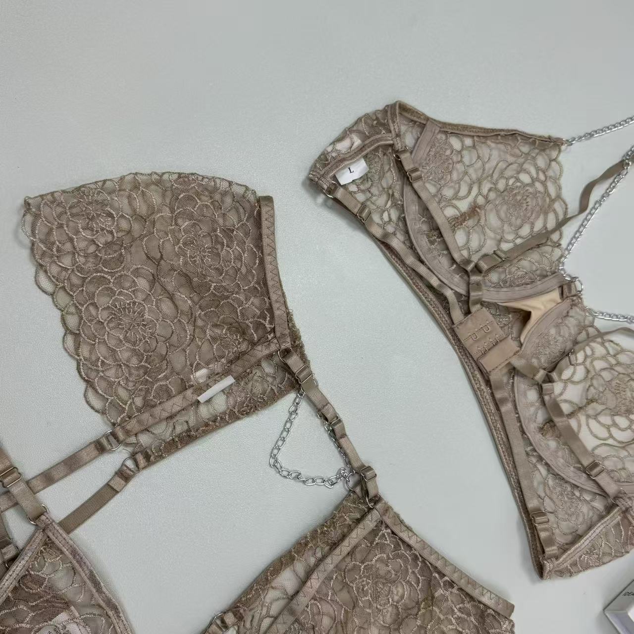 Metal chain set for small embroidered skirt