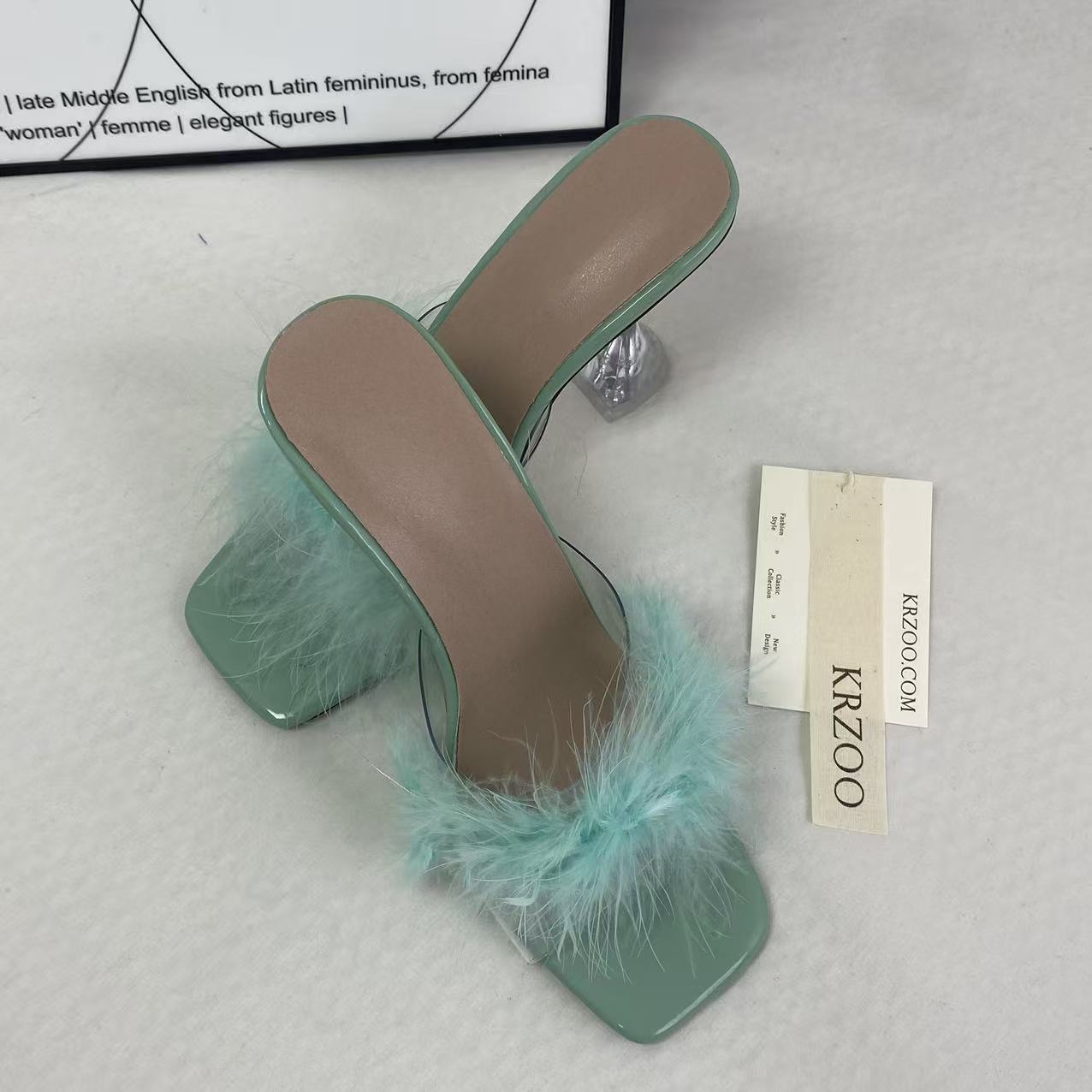 Square-toe one-piece slip-on slippers