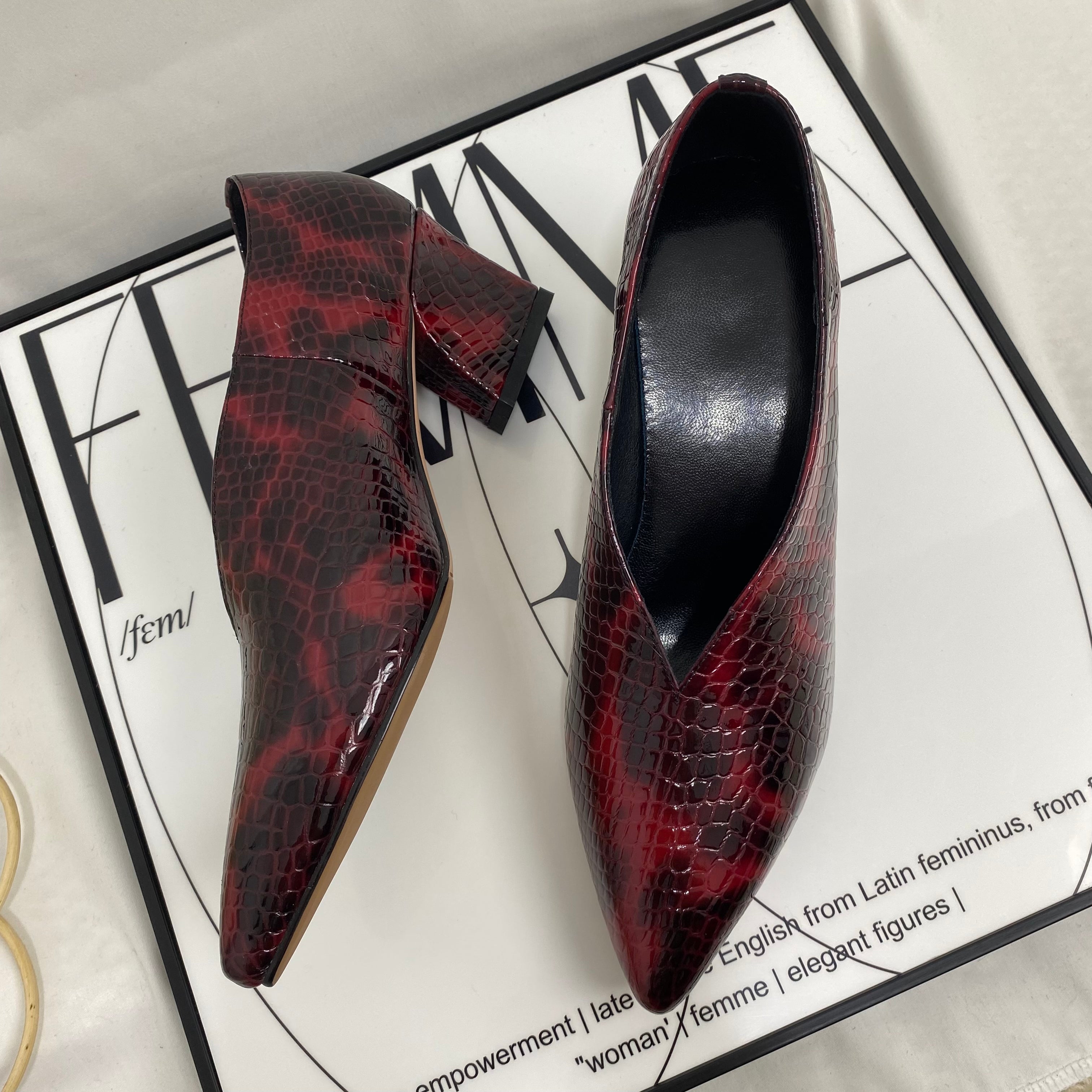 Versatile Retro Leather Shoes