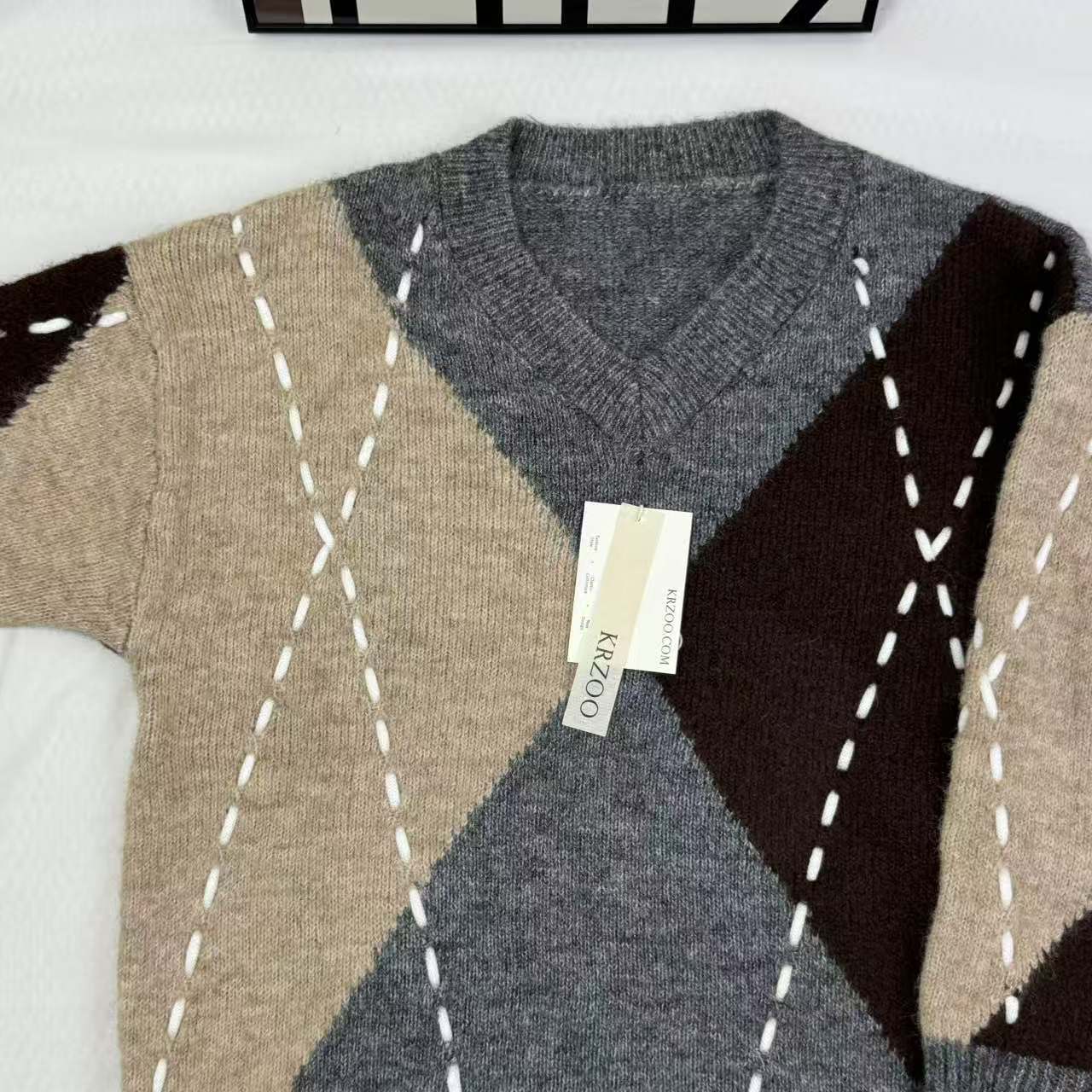 Lazy style, color-matched warm-toned sweater