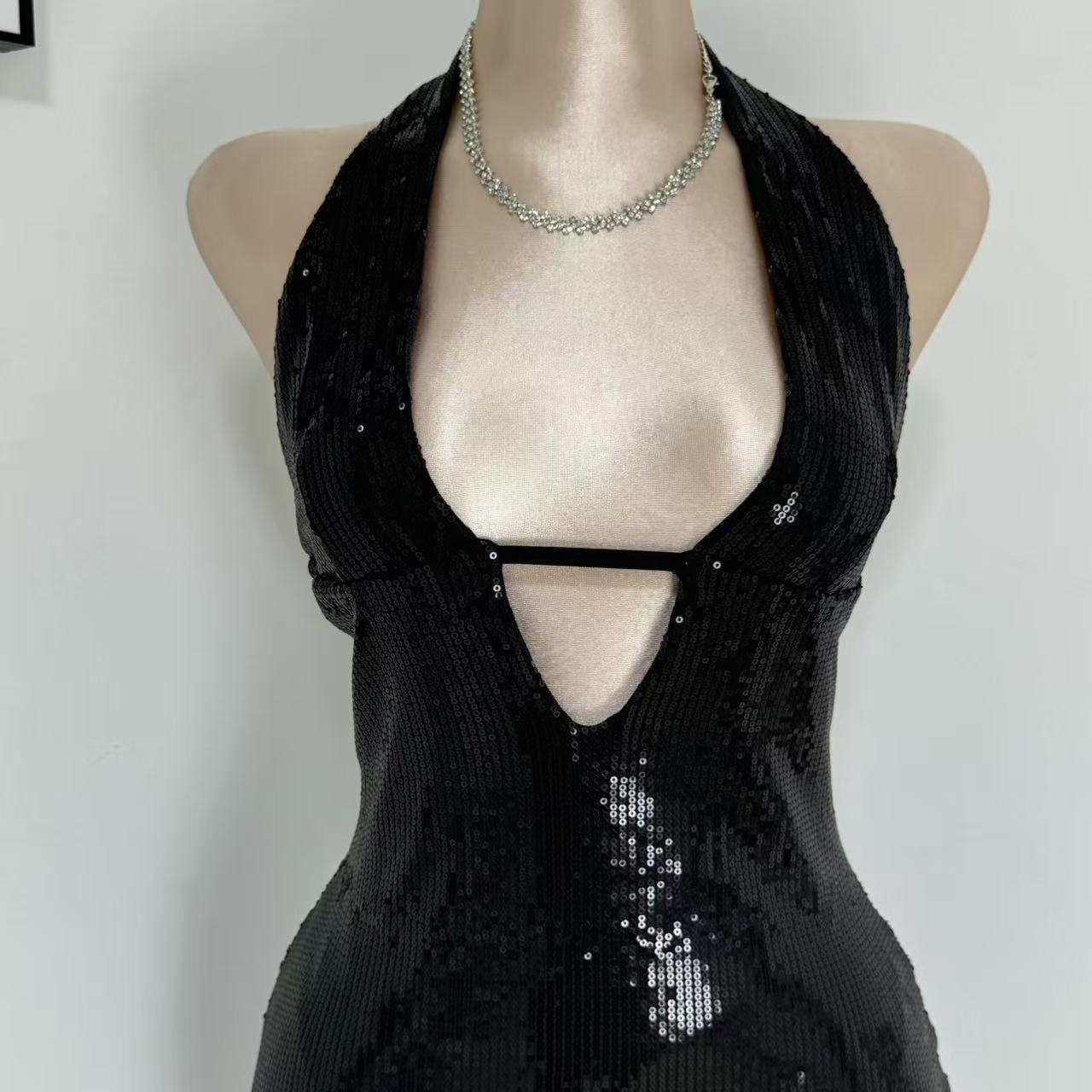 V-neck topless strapless backless dress