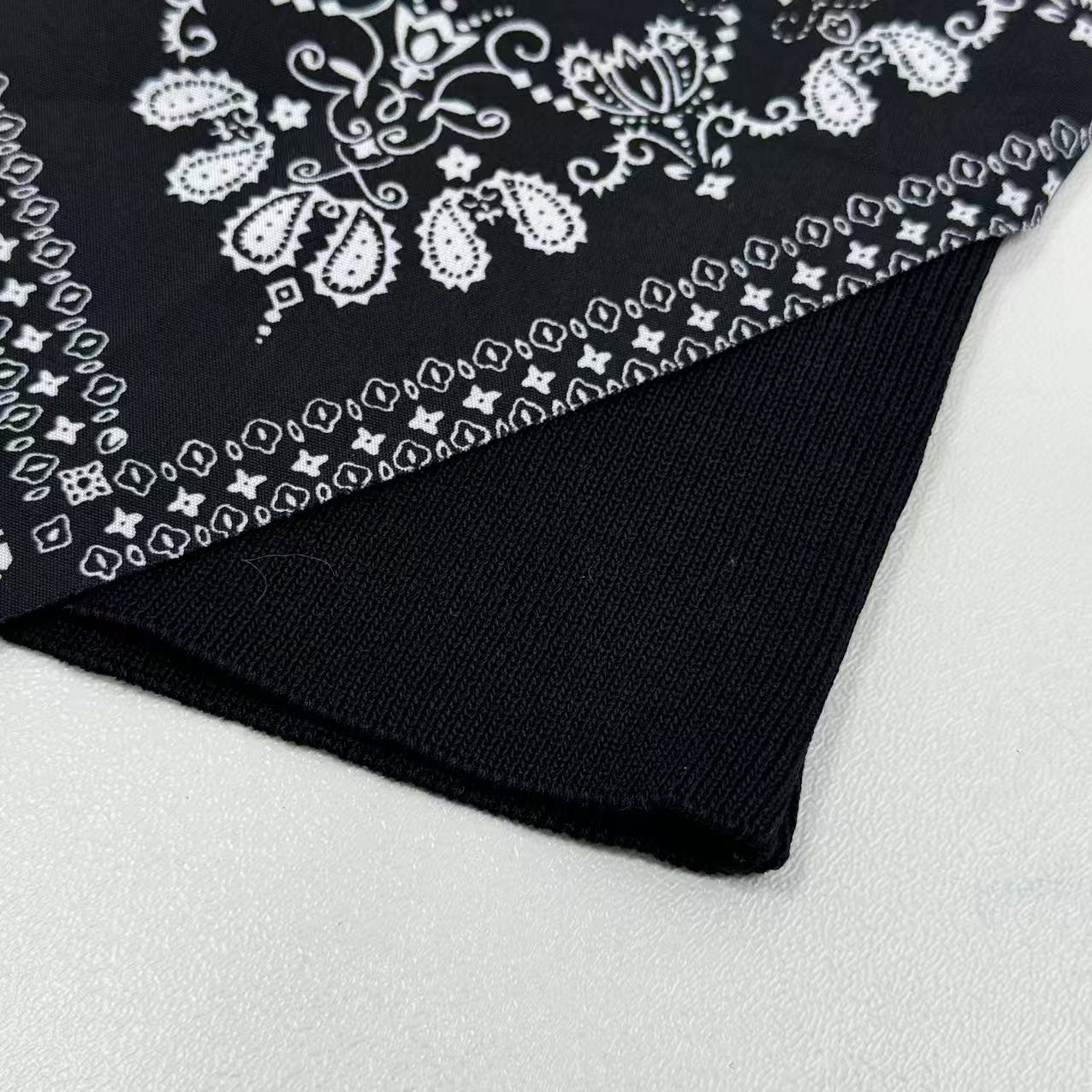 Strapless short-sleeved top with scarf design