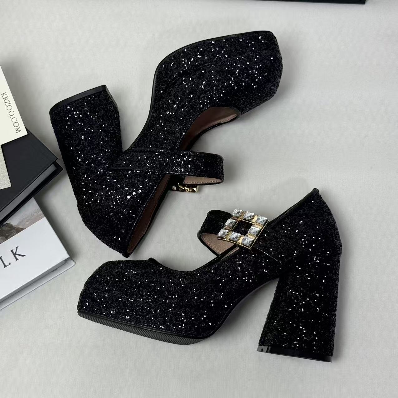 Pleated pointed-toe low-heeled shoes