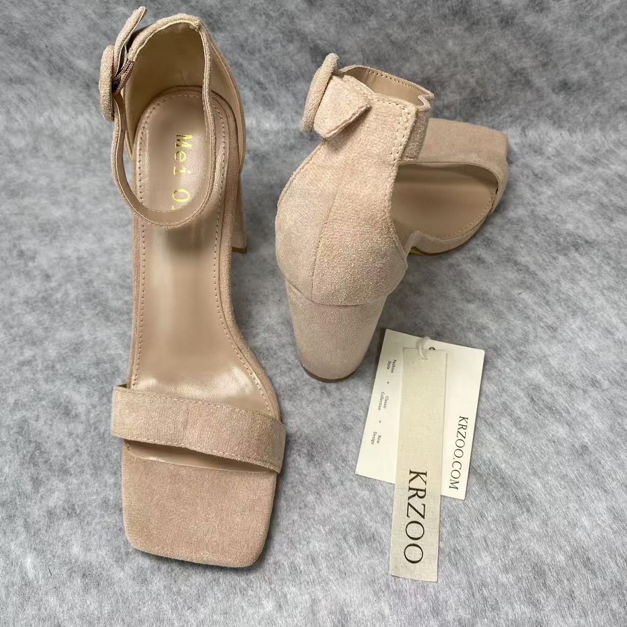 Square-toe strappy high-heeled shoes