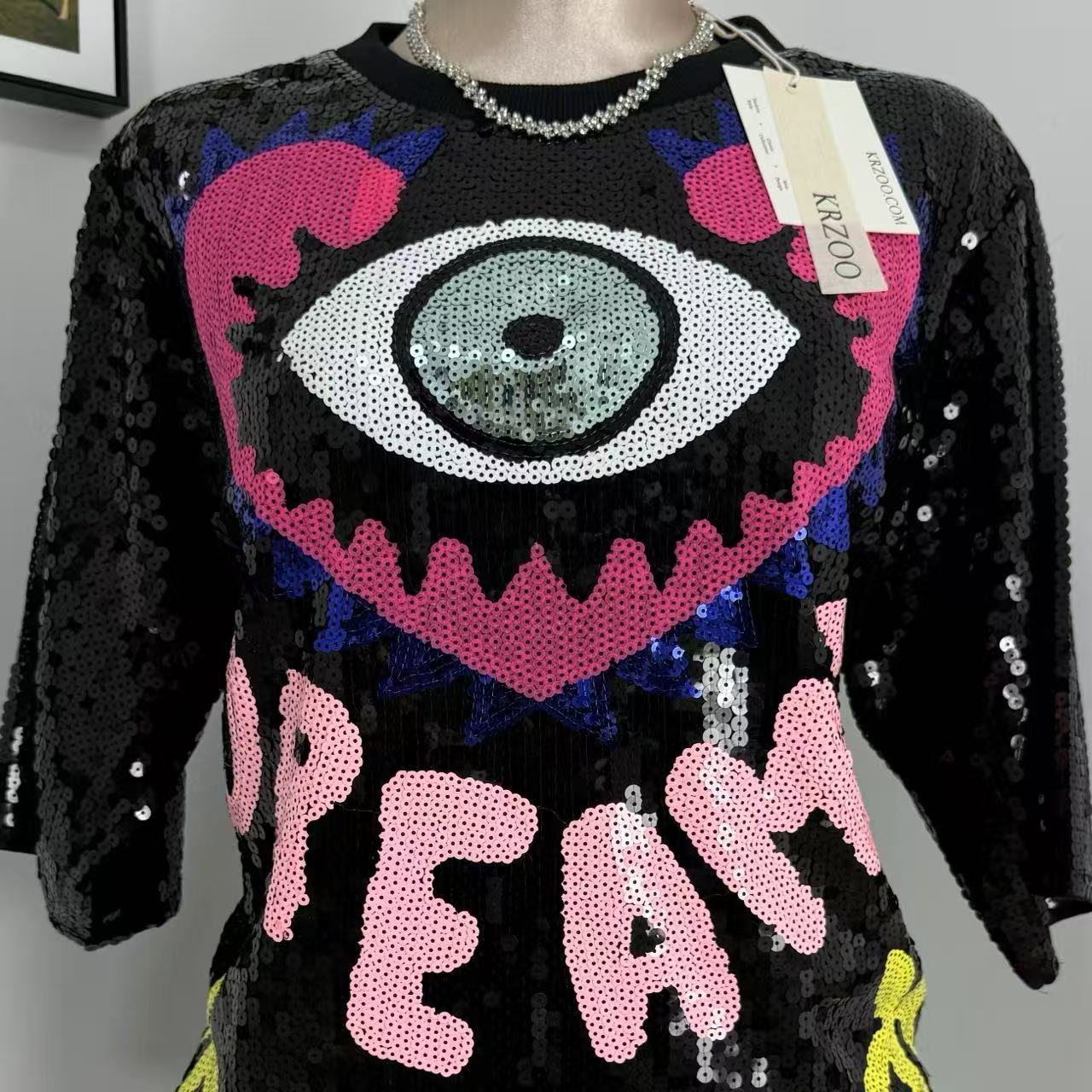 Heart-Eye Letter Sequin T-Shirt