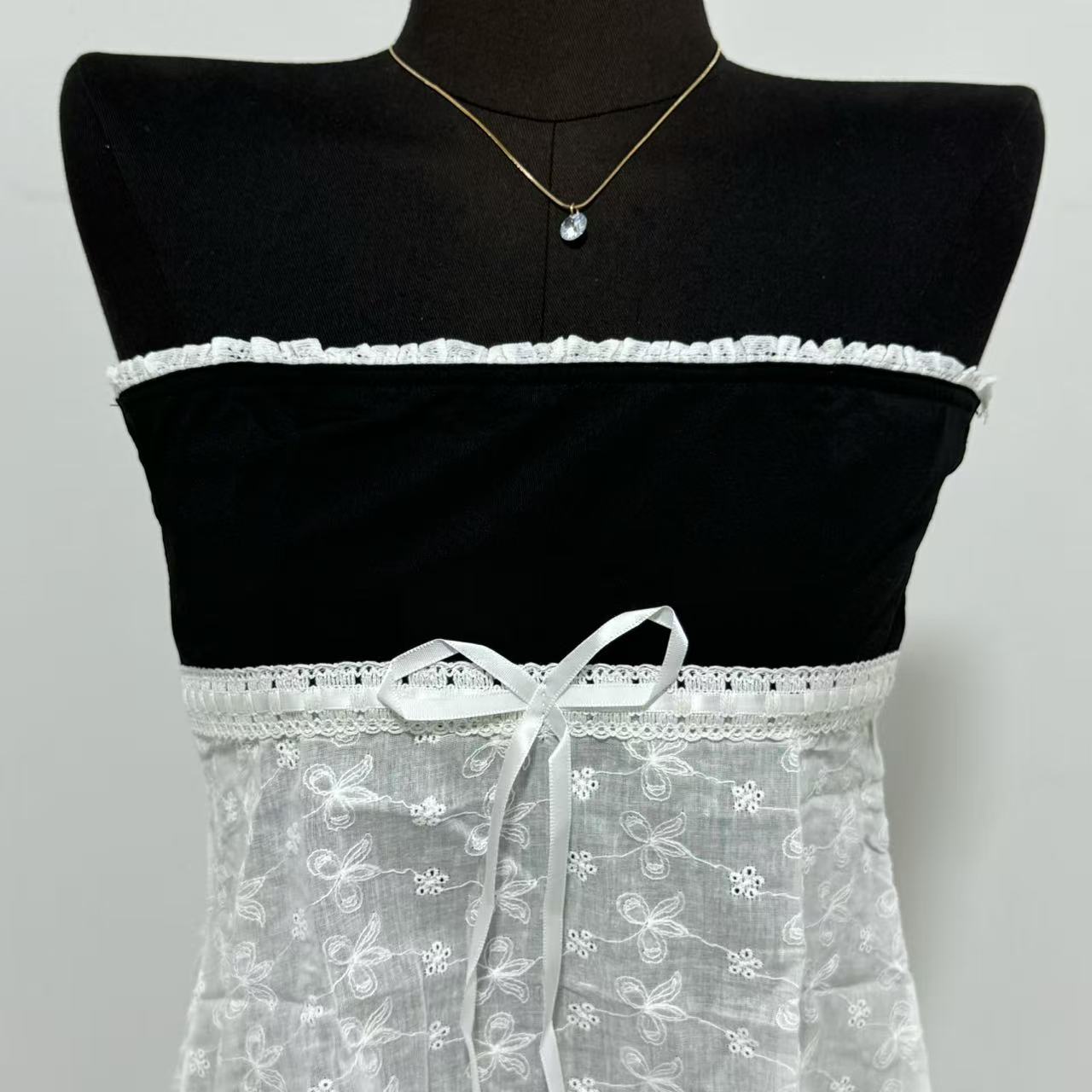 Off-the-Shoulder Slim-Fit Cropped Tank Top