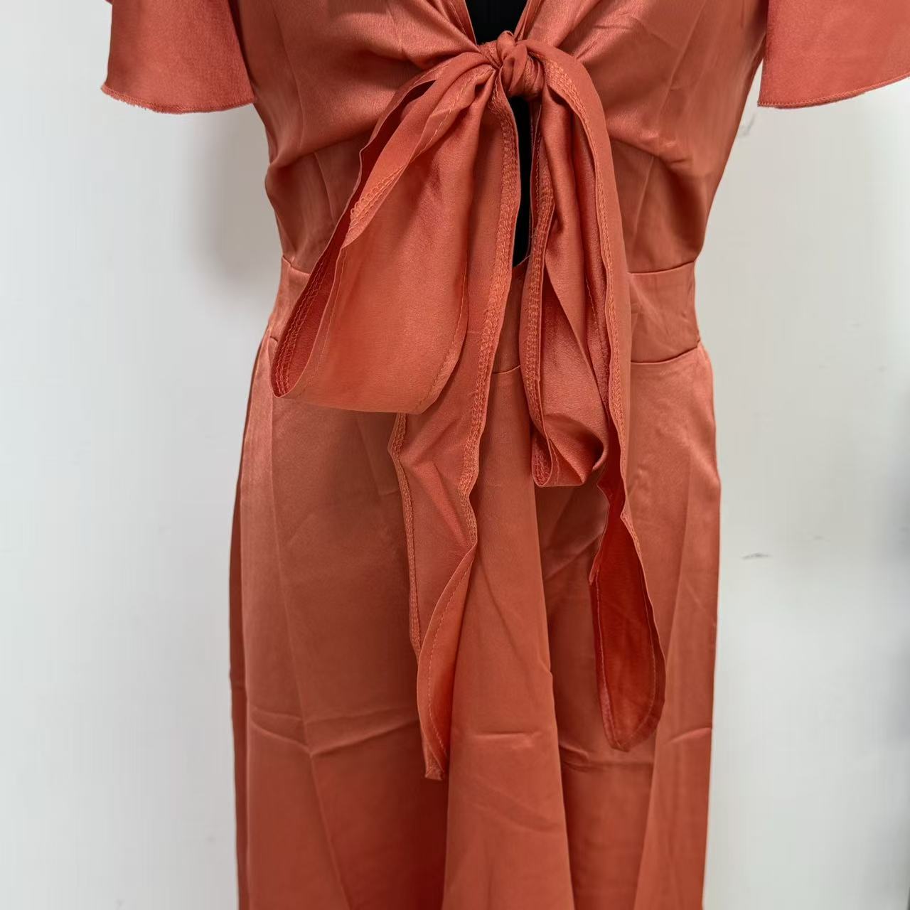 Open V-neck strapless irregular dress