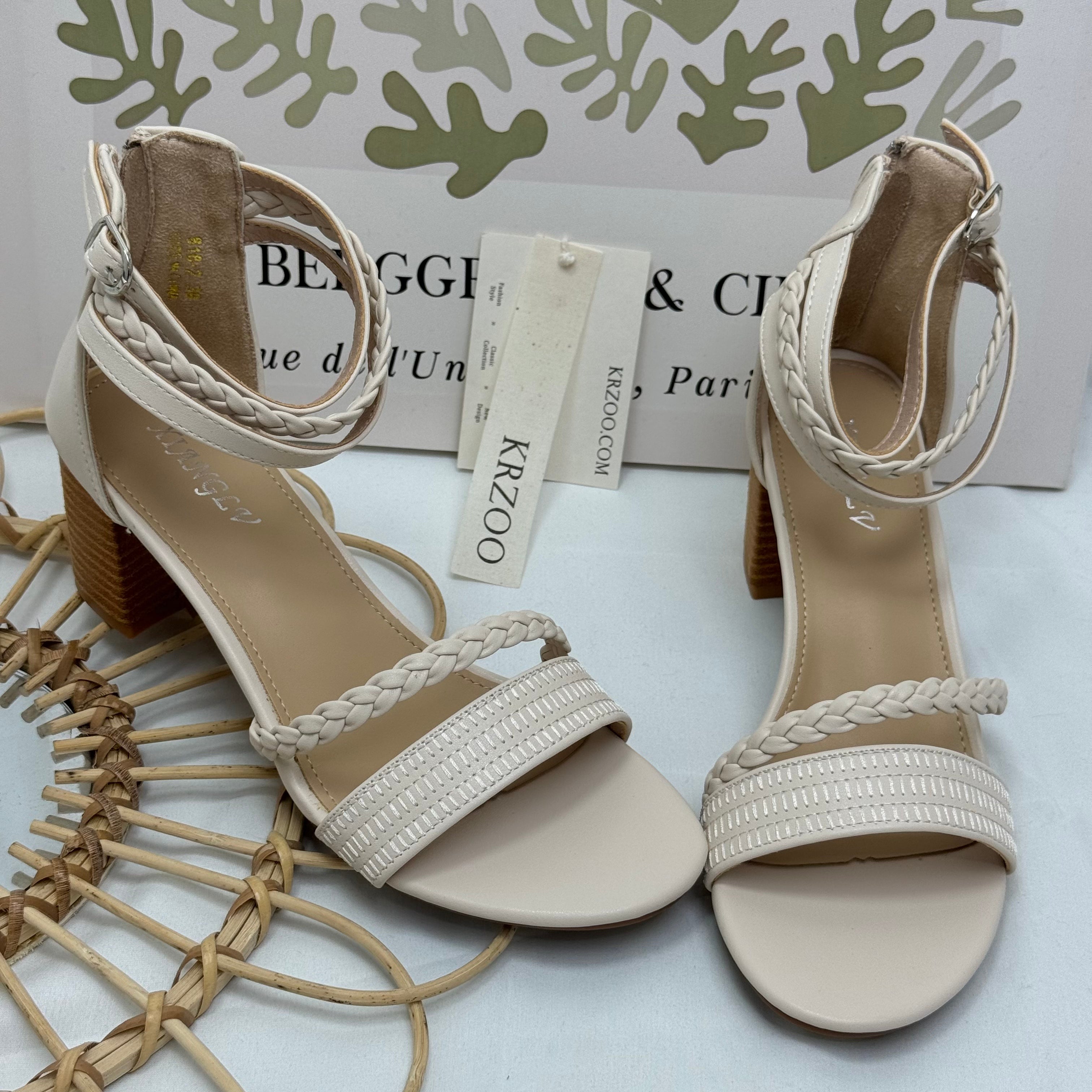 One-piece high-heeled Roman-style shoes